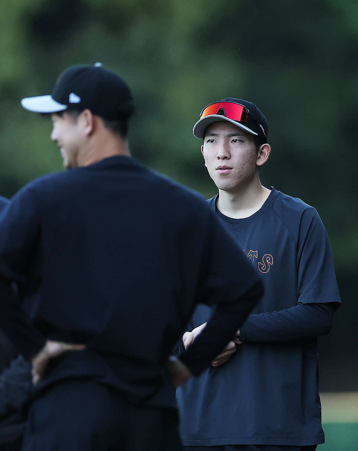 ヤクルト対巨人　試合前、練習に臨む巨人戸郷（撮影・河田真司）
