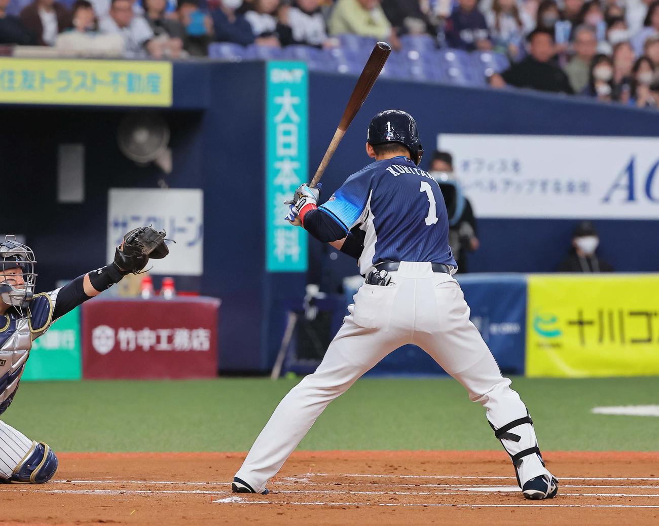 オリックス対西武　2回表西武無死二塁、栗山巧は四球を選ぶ（撮影・上田博志）