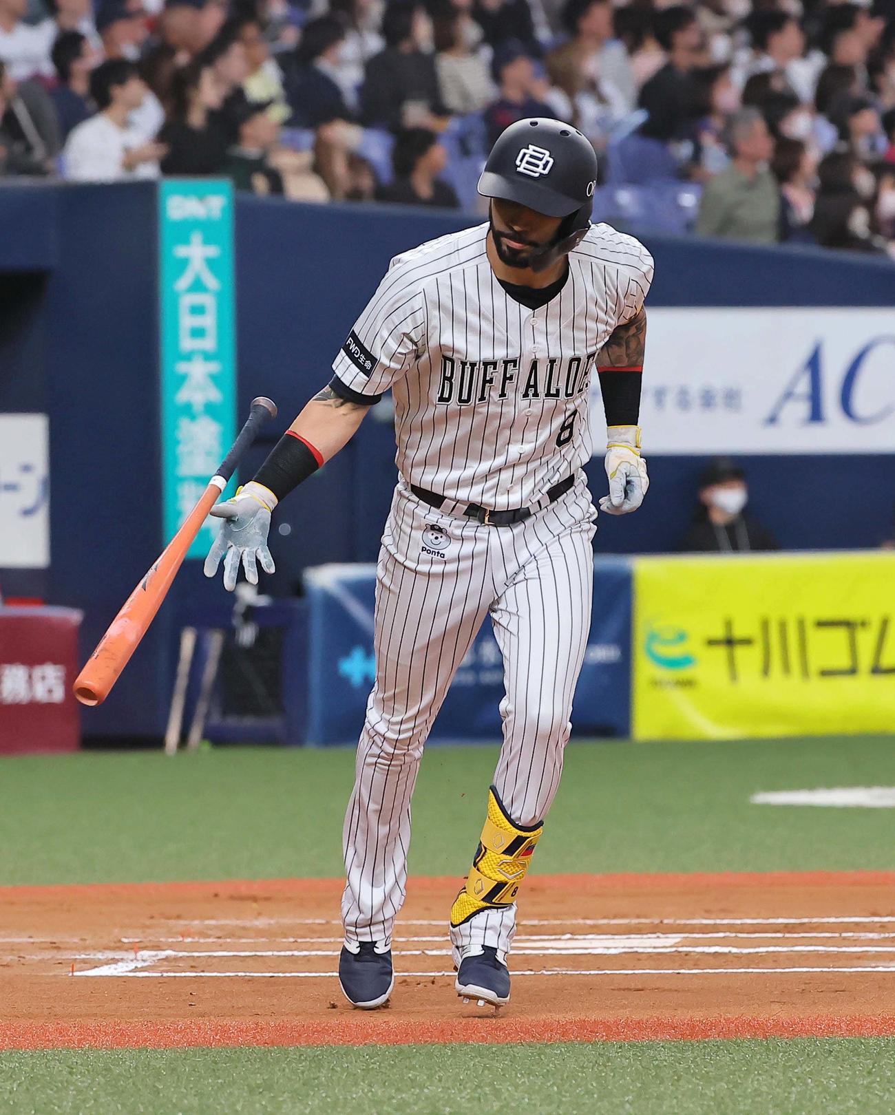オリックス対西武　6回裏オリックス無死一塁、ゴンザレスは左越え2点本塁打を放つ（撮影・上田博志）