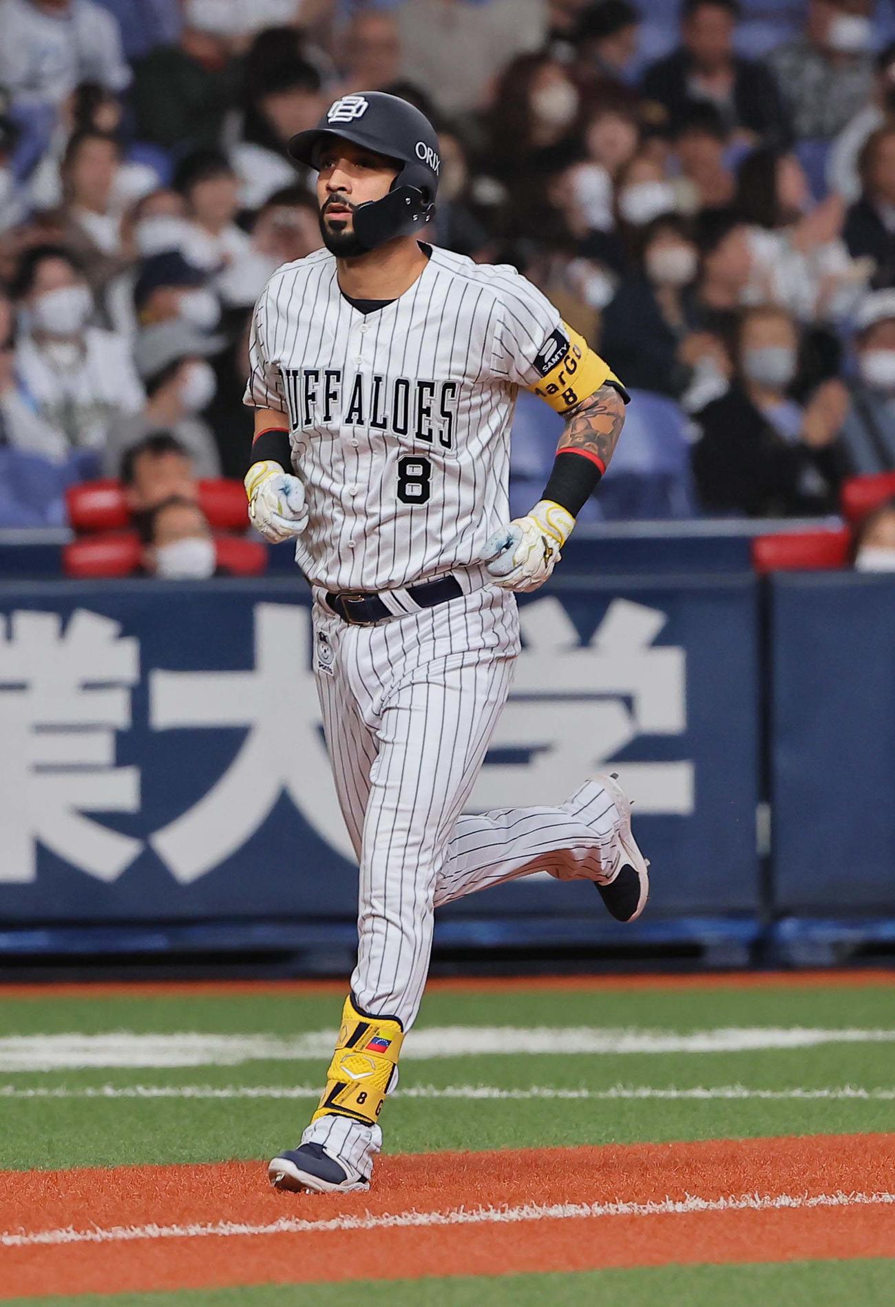 オリックス対西武　6回裏オリックス無死一塁、ゴンザレスは左越え2点本塁打を放つ（撮影・上田博志）