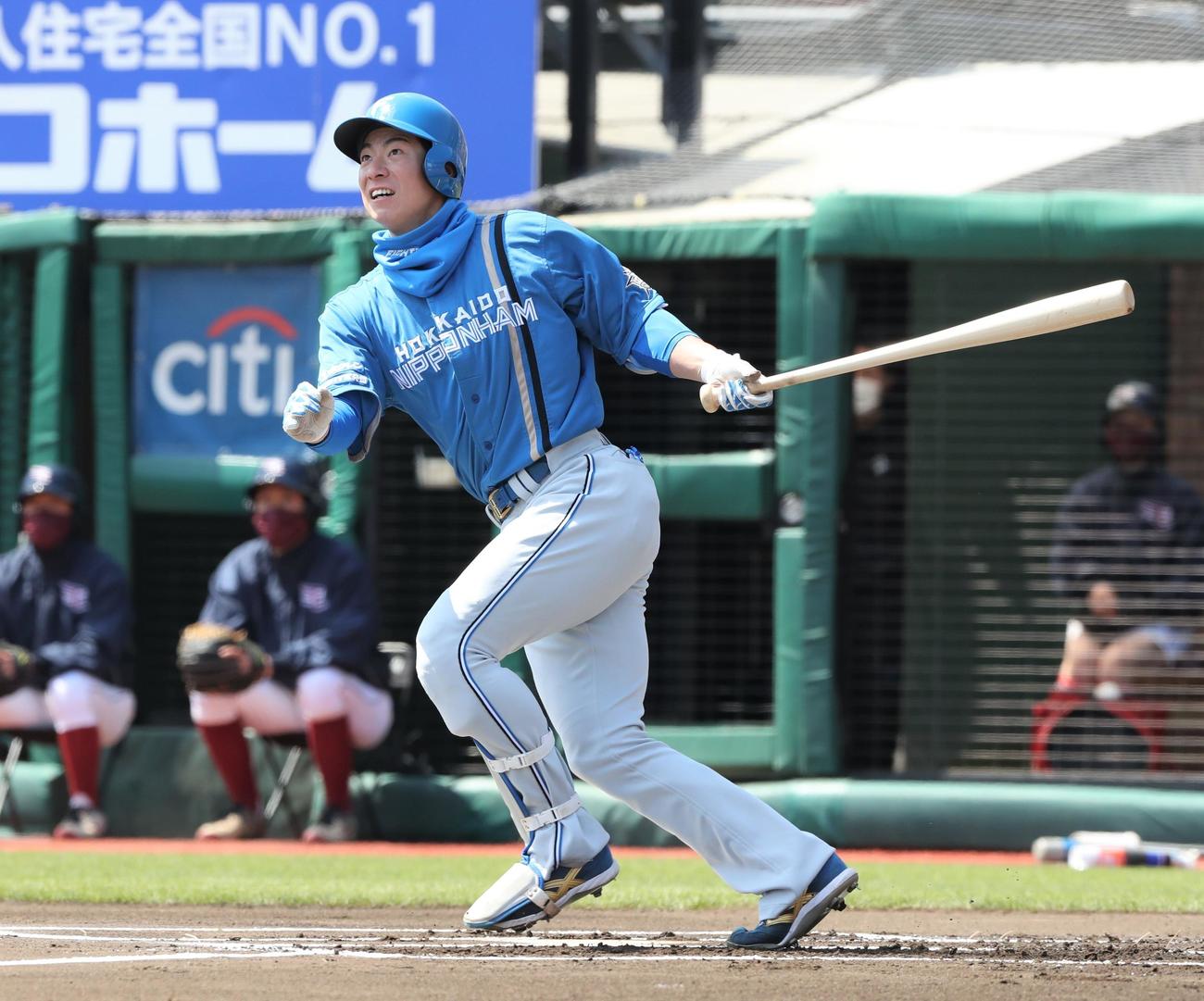 楽天対日本ハム　1回表日本ハム無死、左越え本塁打を放つ松本剛（撮影・黒川智章）