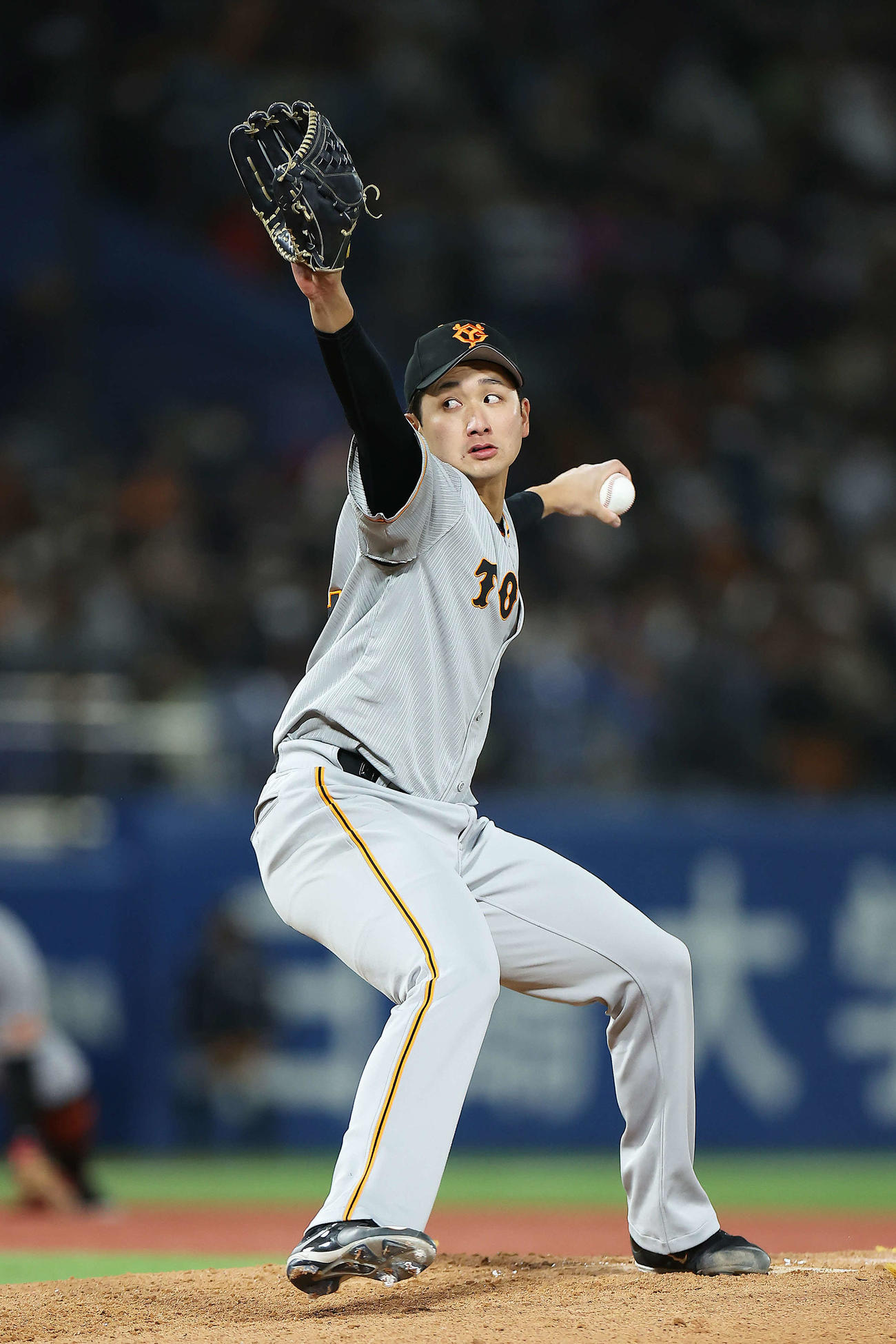 ヤクルト対巨人　力投する巨人先発の横川（撮影・河田真司）