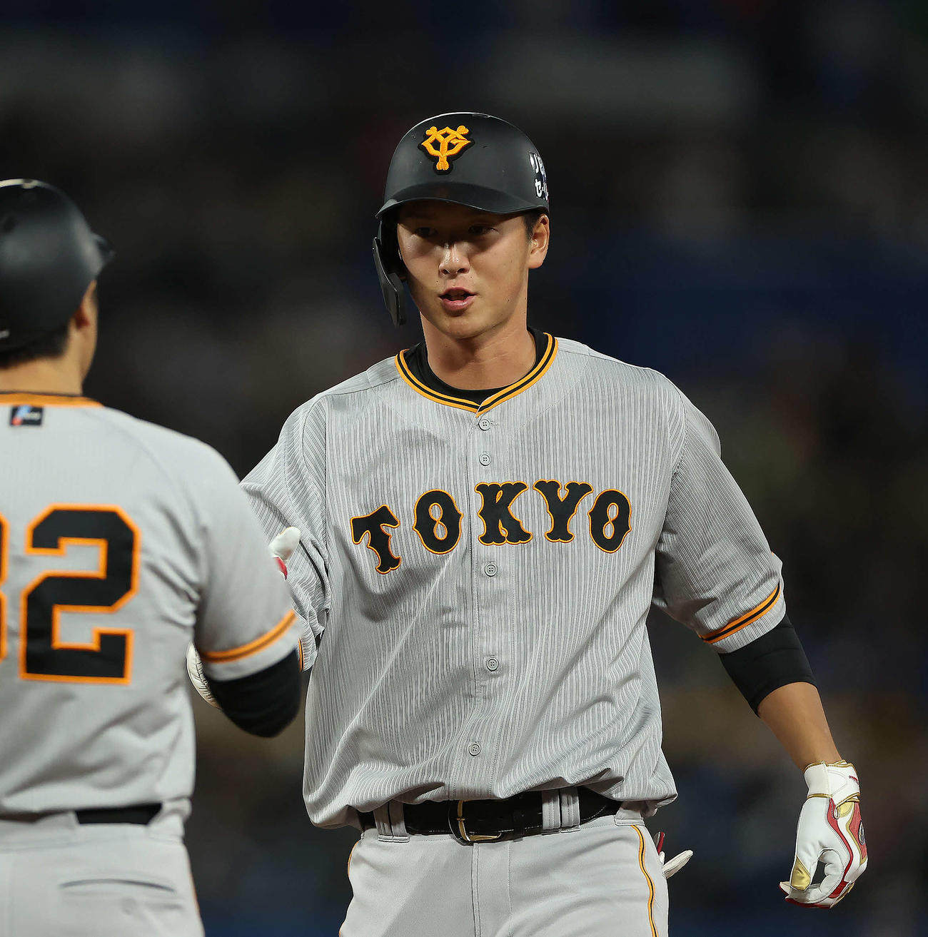 ヤクルト対巨人　4回表巨人2死一塁、左前打を放ち出塁する秋広（撮影・河田真司）