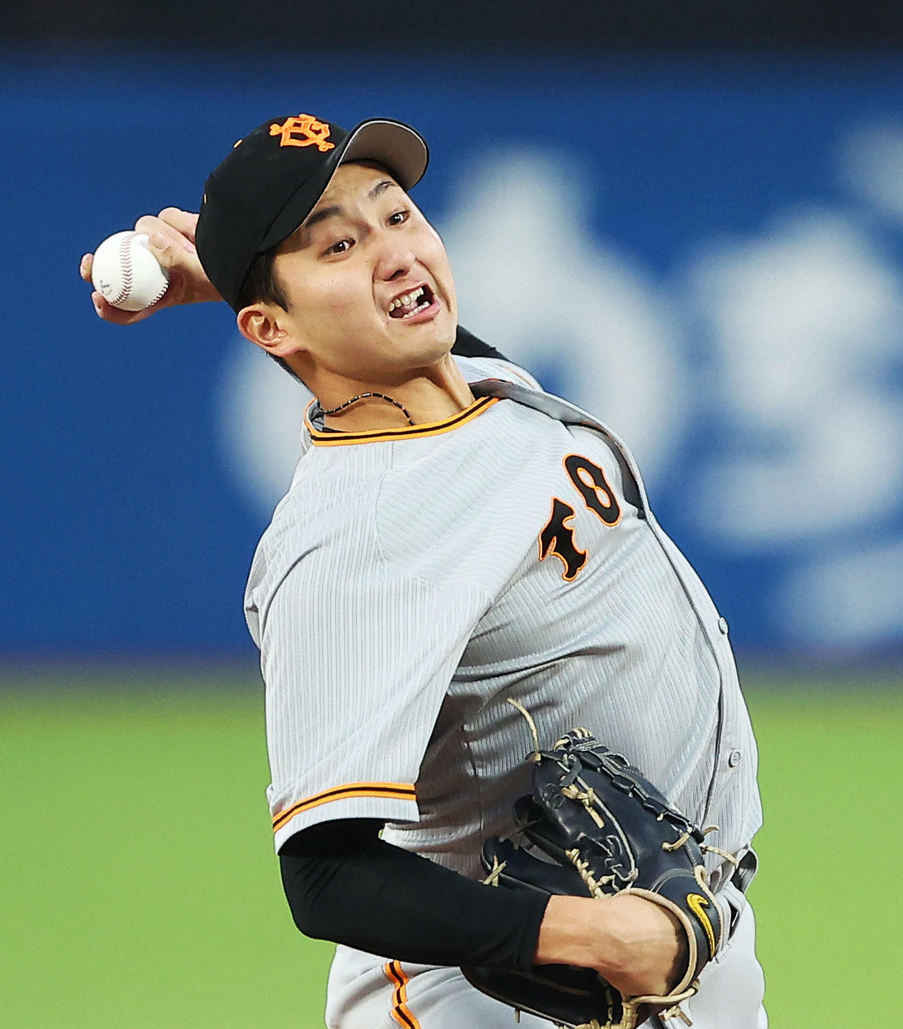 ヤクルト対巨人　力投する巨人横川（撮影・河田真司）