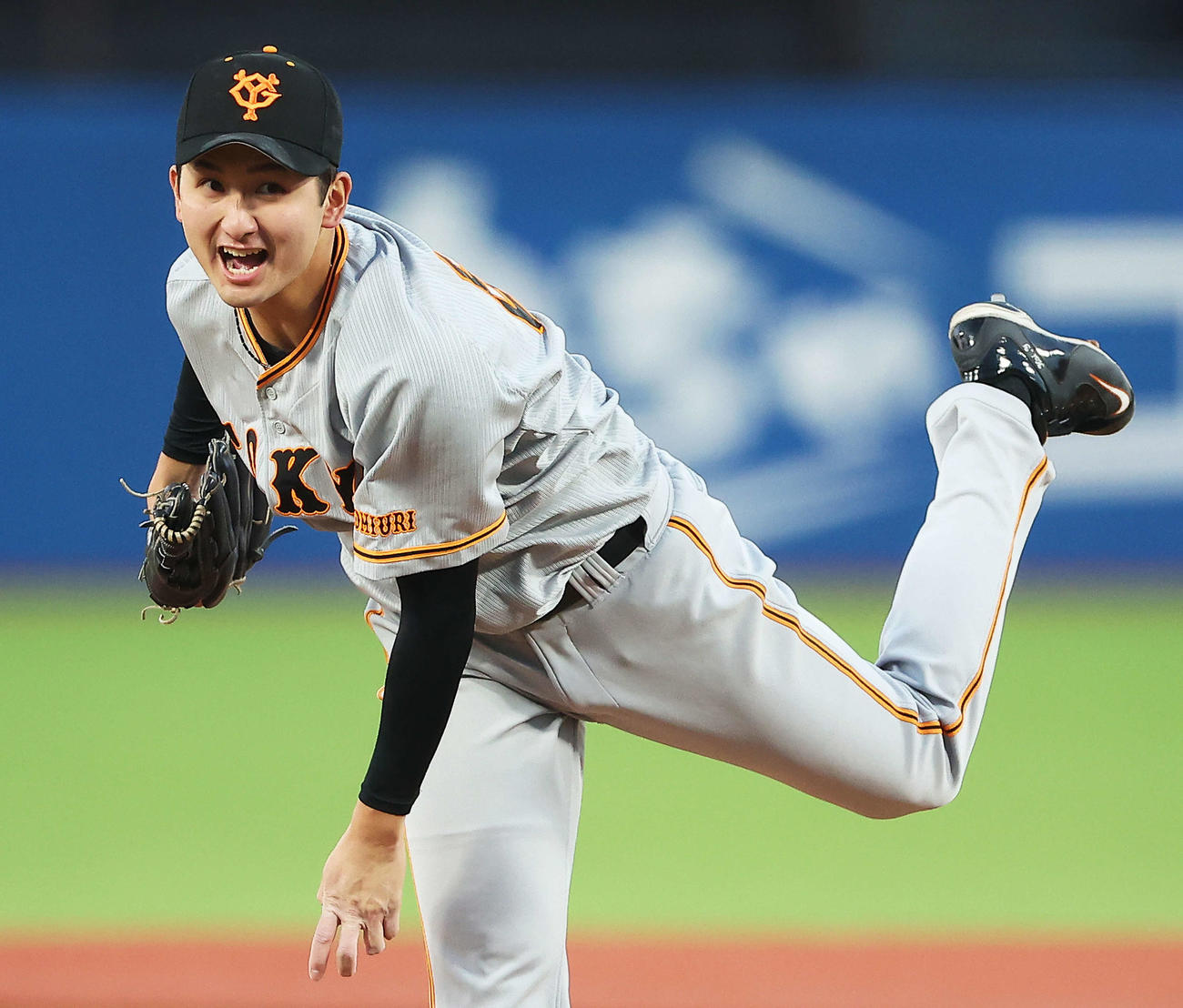 ヤクルト対巨人　巨人先発で力投する横川（撮影・河田真司）