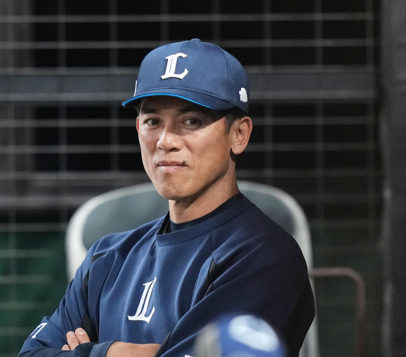西武対ソフトバンク　1回裏西武1死、中越え本塁打を放った若林（手前）を笑顔で見つめる松井監督（撮影・横山健太）