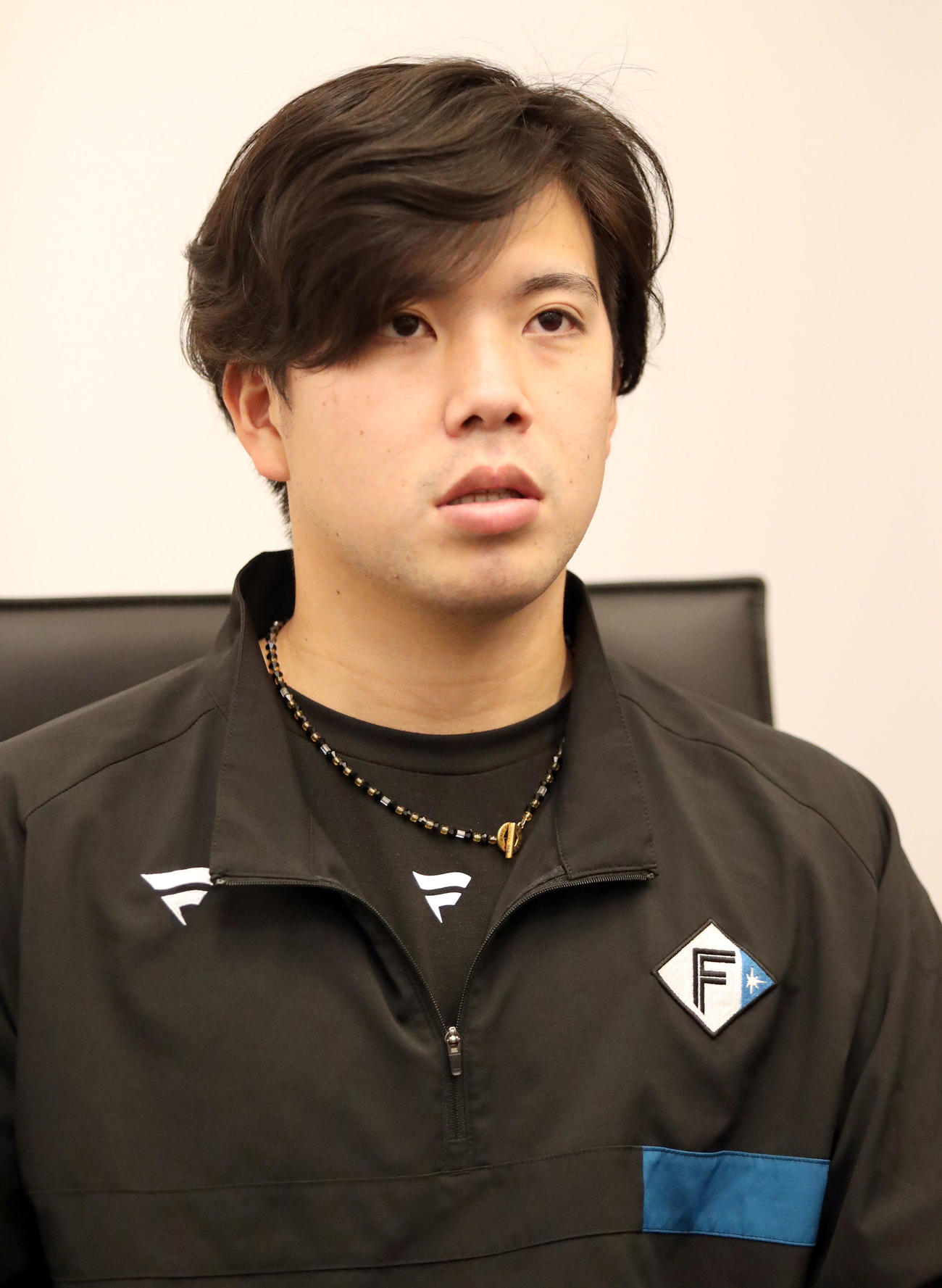 インタビューを受ける日本ハム金村（撮影・佐藤翔太）