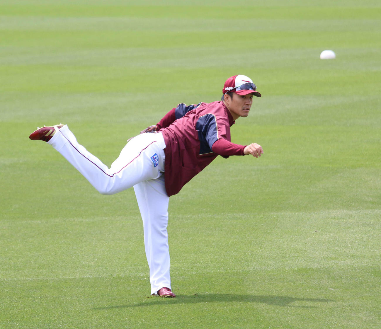 楽天モバイルパークで練習した楽天則本（撮影・木下大輔）