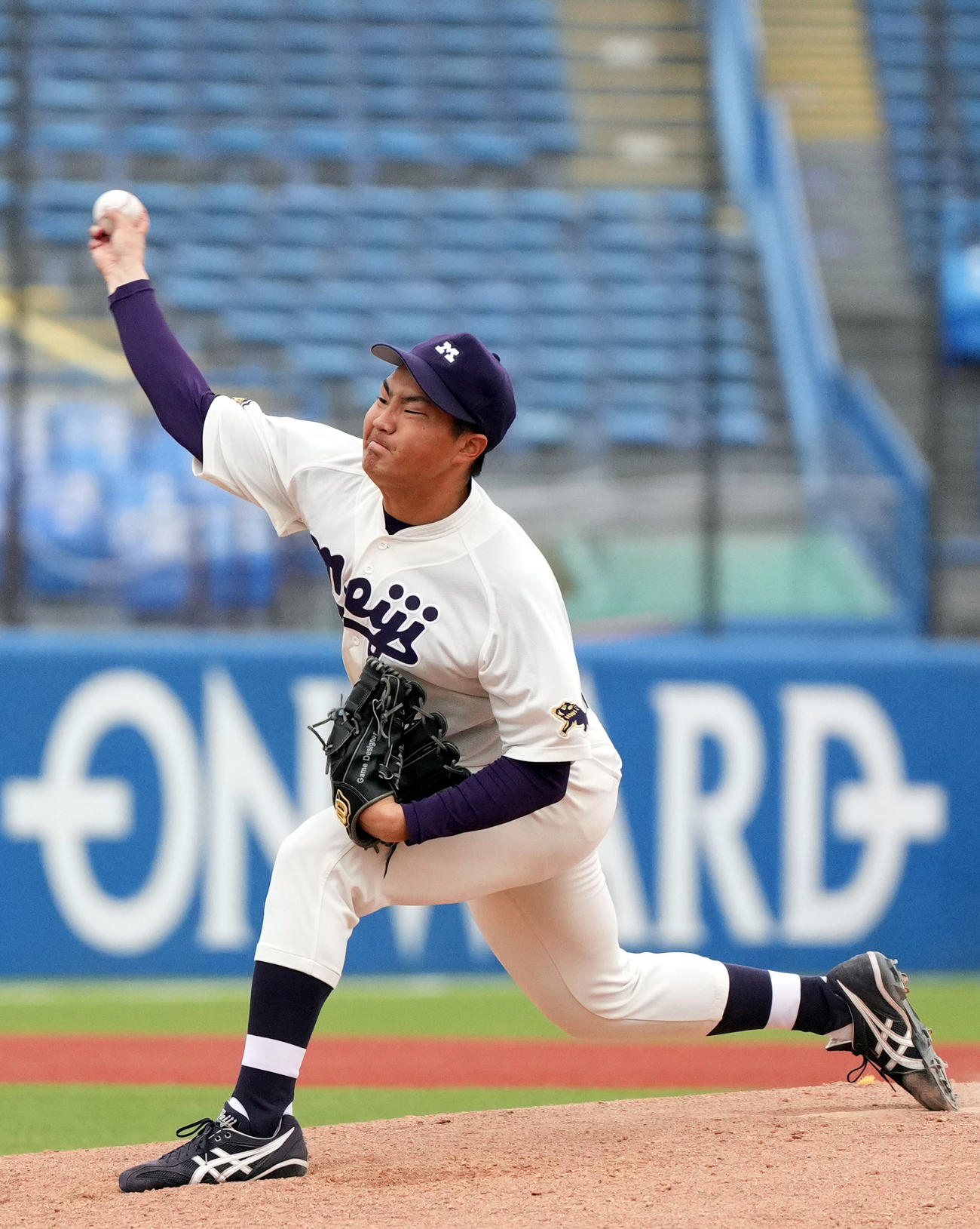 明大対慶大　明大先発の村田（撮影・狩俣裕三）