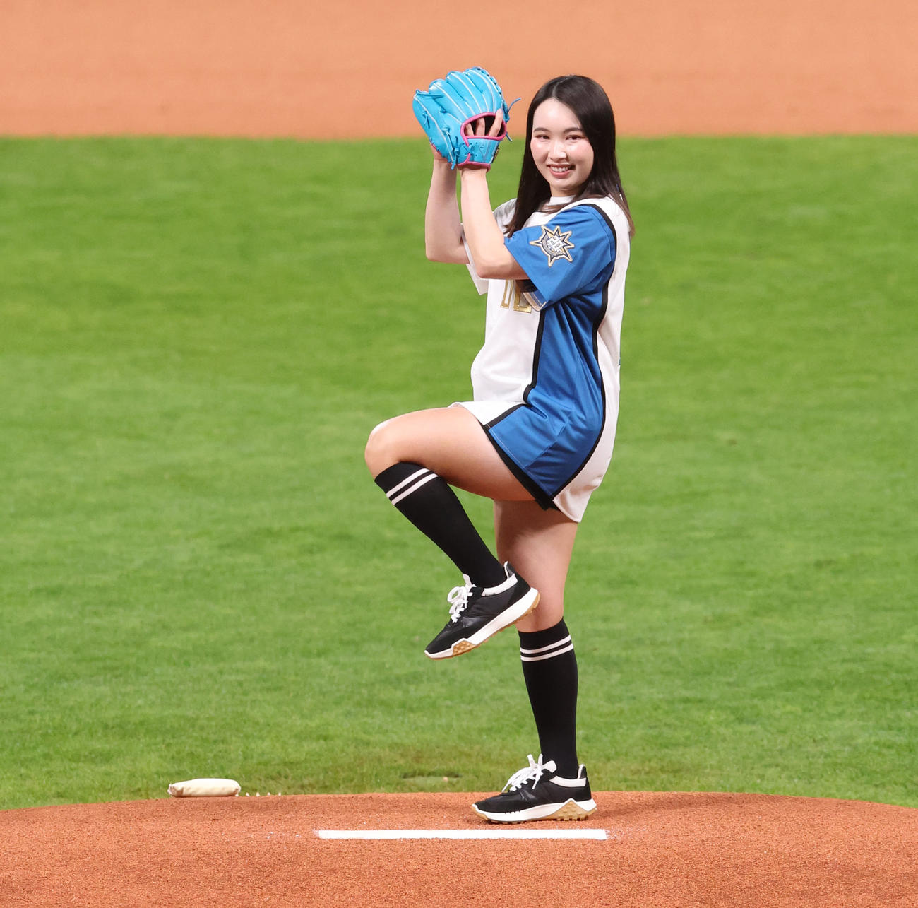 日本ハム対オリックス　試合前、始球式を務める小祝さくら（撮影・佐藤翔太）