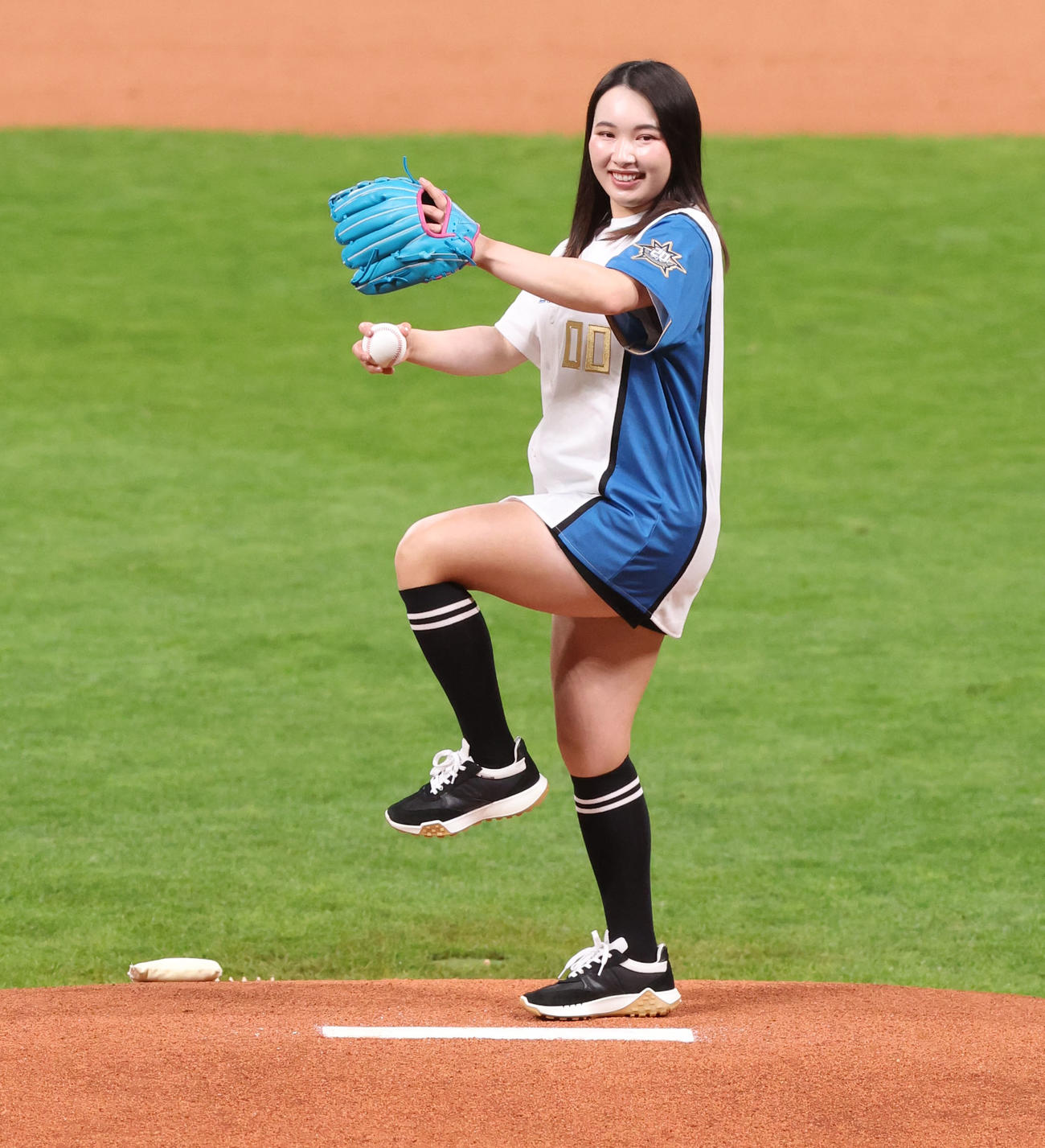日本ハム対オリックス　試合前、始球式を務める小祝さくら（撮影・佐藤翔太）