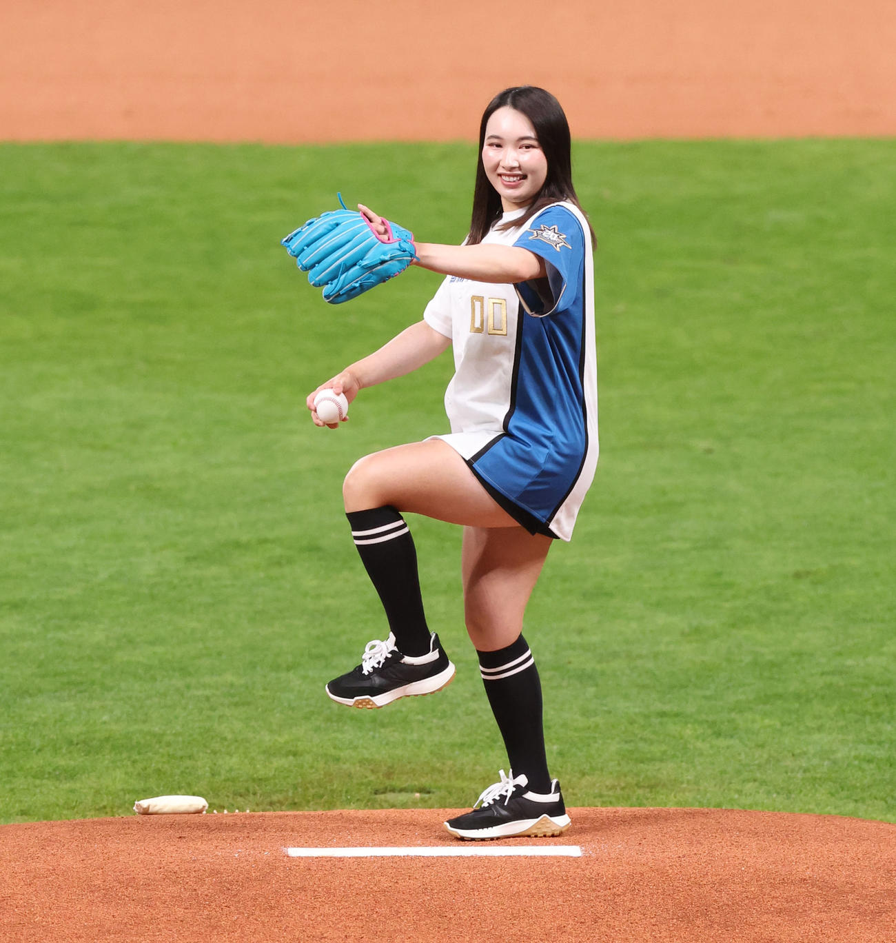 日本ハム対オリックス　試合前、始球式を務める小祝さくら（撮影・佐藤翔太）