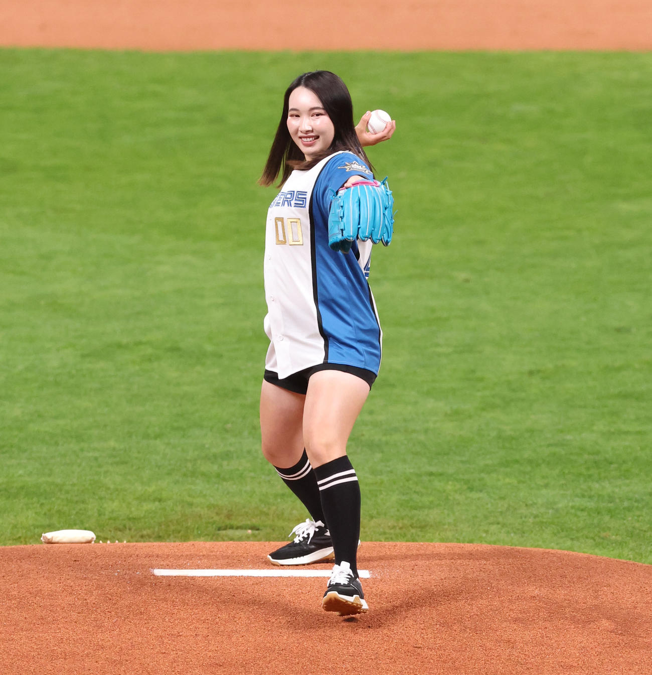 日本ハム対オリックス　試合前、始球式を務める小祝さくら（撮影・佐藤翔太）