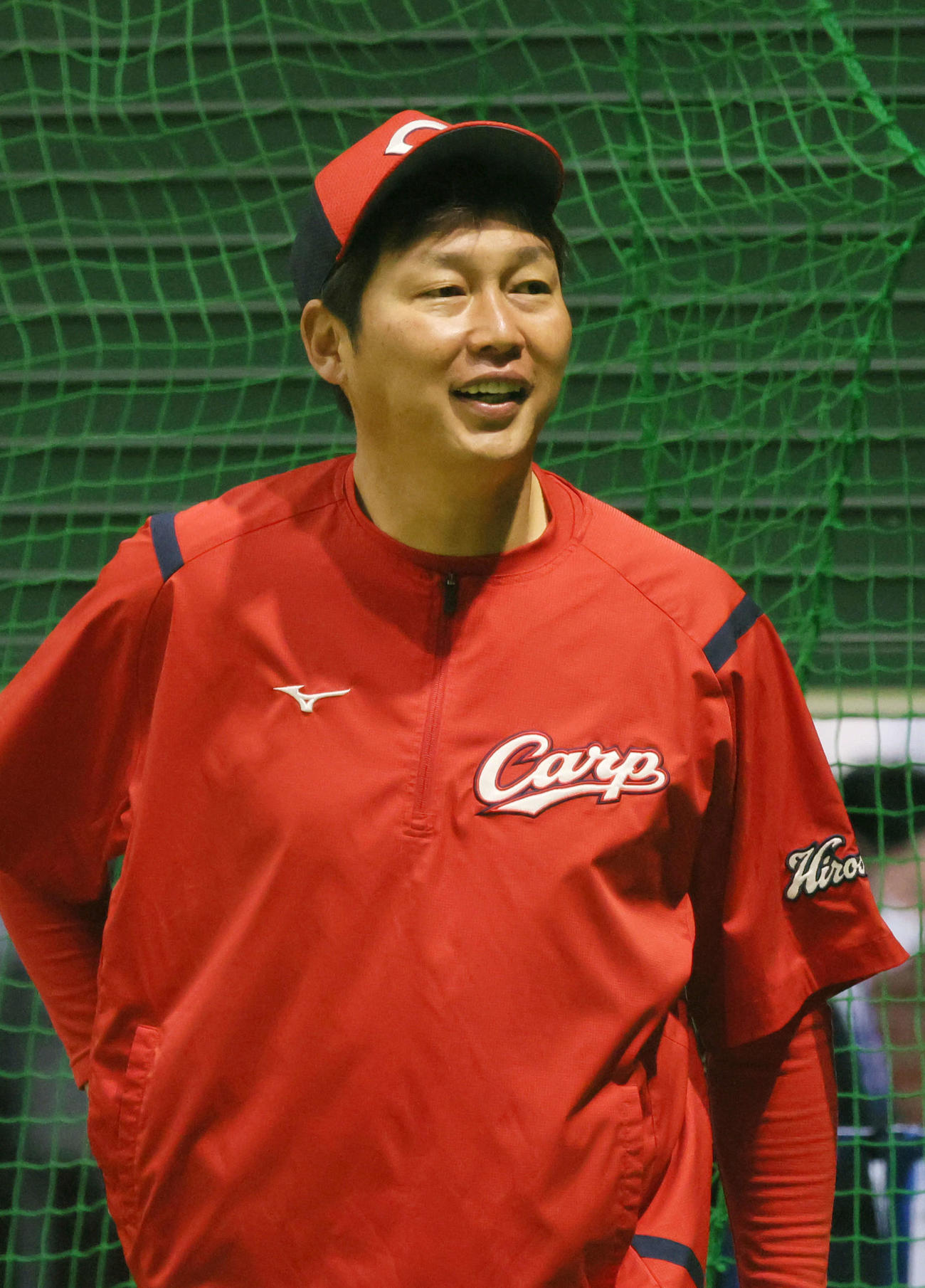 広島対中日（雨天中止）　笑顔をみせる広島新井監督（撮影・加藤孝規）