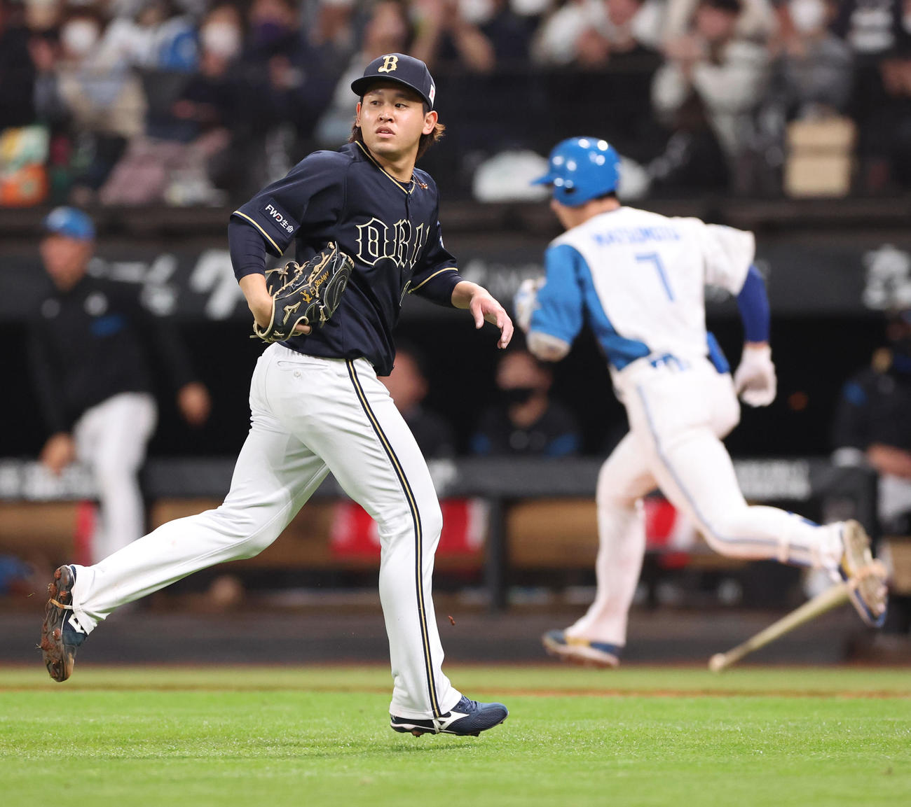 日本ハム対オリックス　2回裏日本ハム1死満塁、松本剛に左前適時打を打たれる宮城（撮影・佐藤翔太）