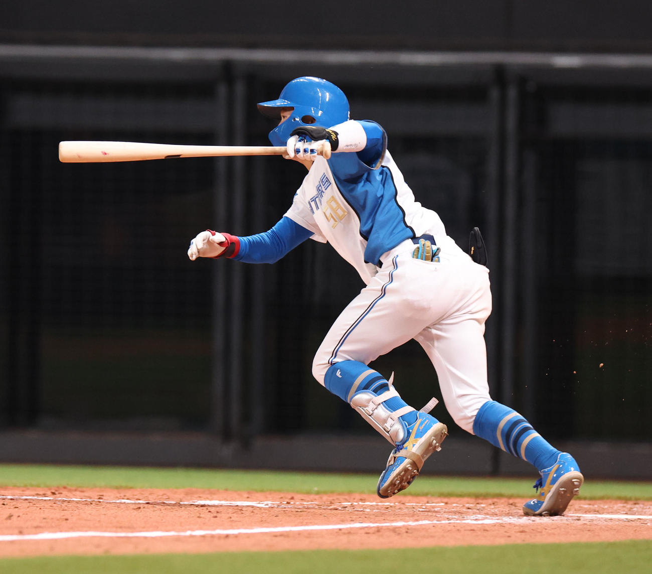 日本ハム対オリックス　2回裏日本ハム1死一、二塁、奈良間は同点となる中前適時打を放つ（撮影・佐藤翔太）