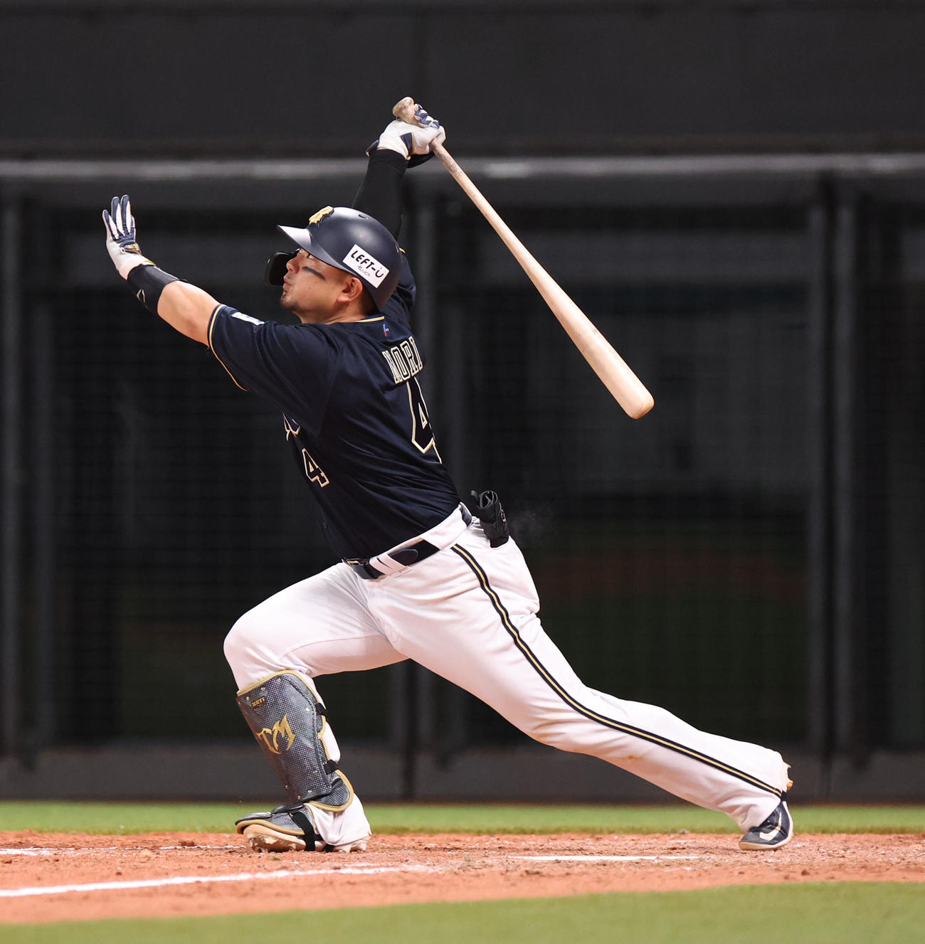 日本ハム対オリックス　6回表オリックス無死一塁、森は逆転となる右越え2点本塁打を放つ（撮影・佐藤翔太）