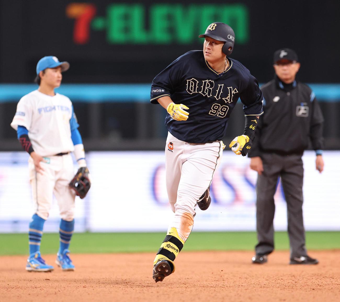 日本ハム対オリックス　6回表オリックス無死、杉本は右越え本塁打を放つ（撮影・佐藤翔太）