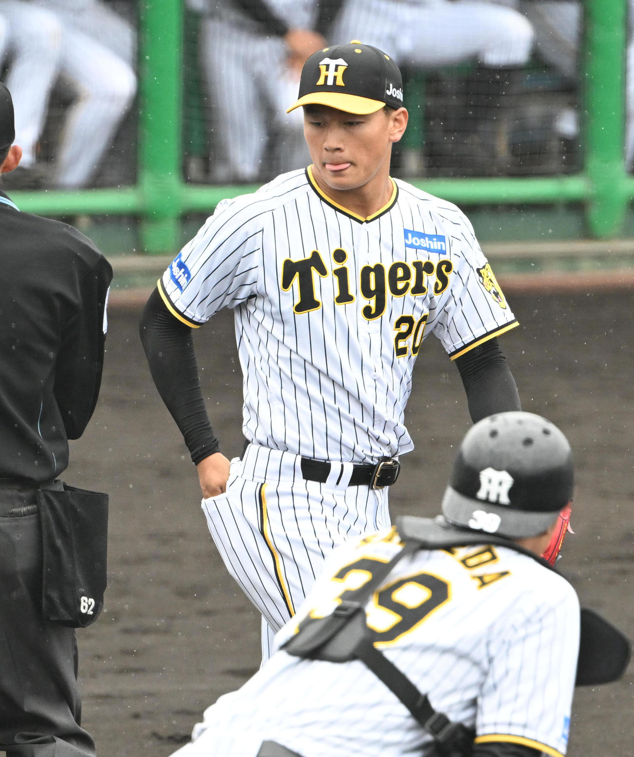 阪神対広島　森下翔太は5回途中で降板する（撮影・石井愛子）