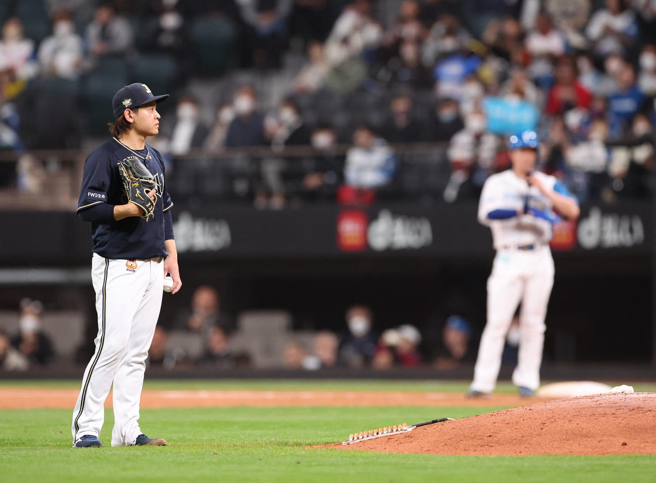日本ハム対オリックス　2回裏日本ハム1死満塁、松本剛は勝ち越しとなる左前適時打を打たれる宮城（撮影・佐藤翔太）