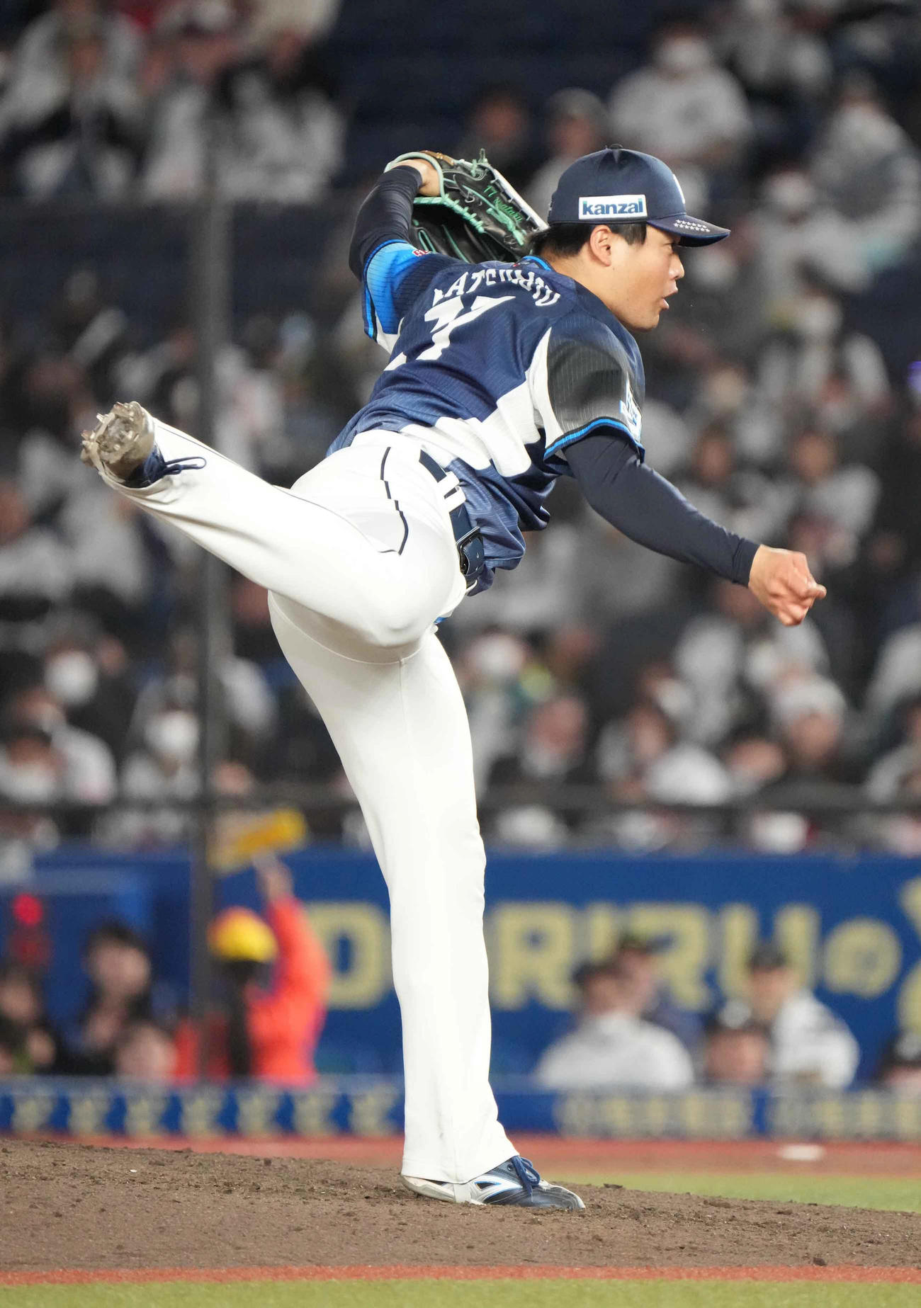 ロッテ対西武　力投する西武先発の松本（撮影・小沢裕）