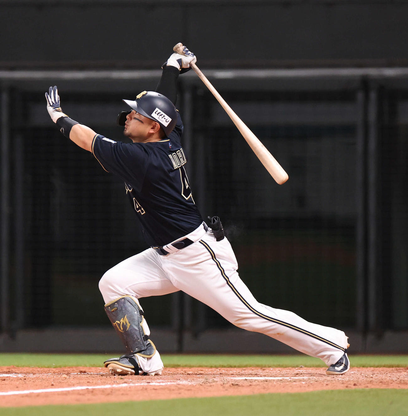 日本ハム対オリックス　5回表オリックス無死一塁、森は逆転となる右越え2点本塁打を放つ（撮影・佐藤翔太）