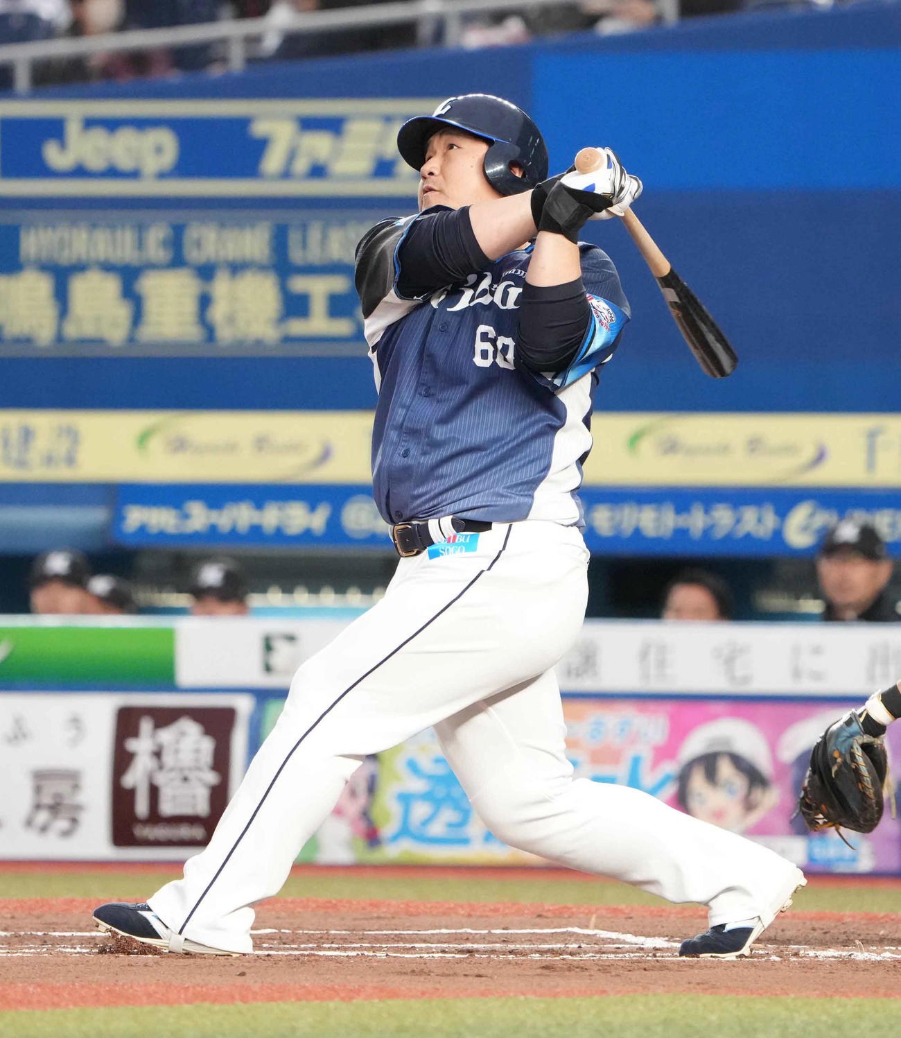 ロッテ対西武　1回表西武2死二塁、中村は左越えに先制の2点本塁打を放つ（撮影・小沢裕）