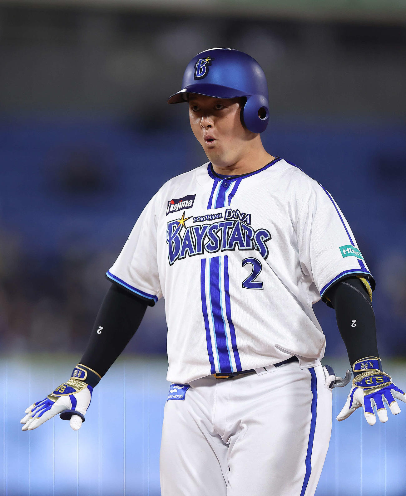 DeNA対ヤクルト　5回裏DeNA1死、右前打を放ち出塁する牧（撮影・河田真司）