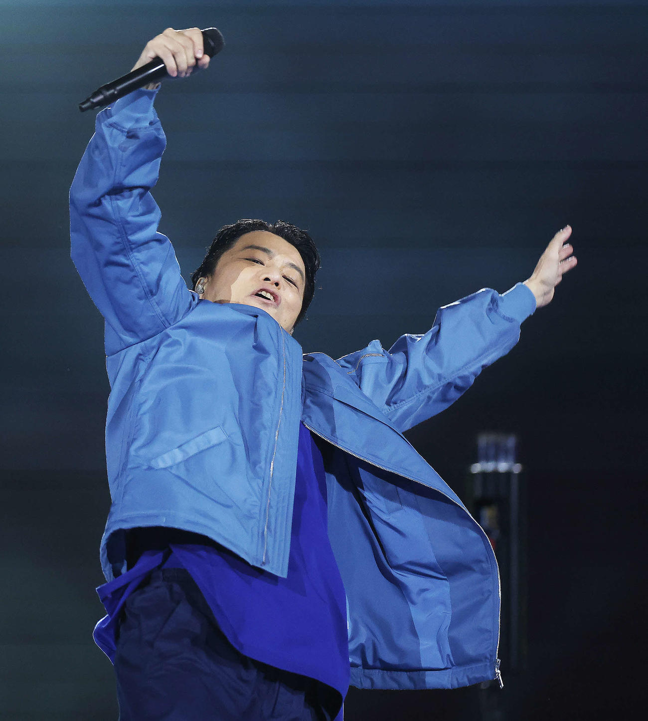 DeNA―ヤクルト戦後、ステージでライブパフォーマンスするKREVA（撮影・河田真司）
