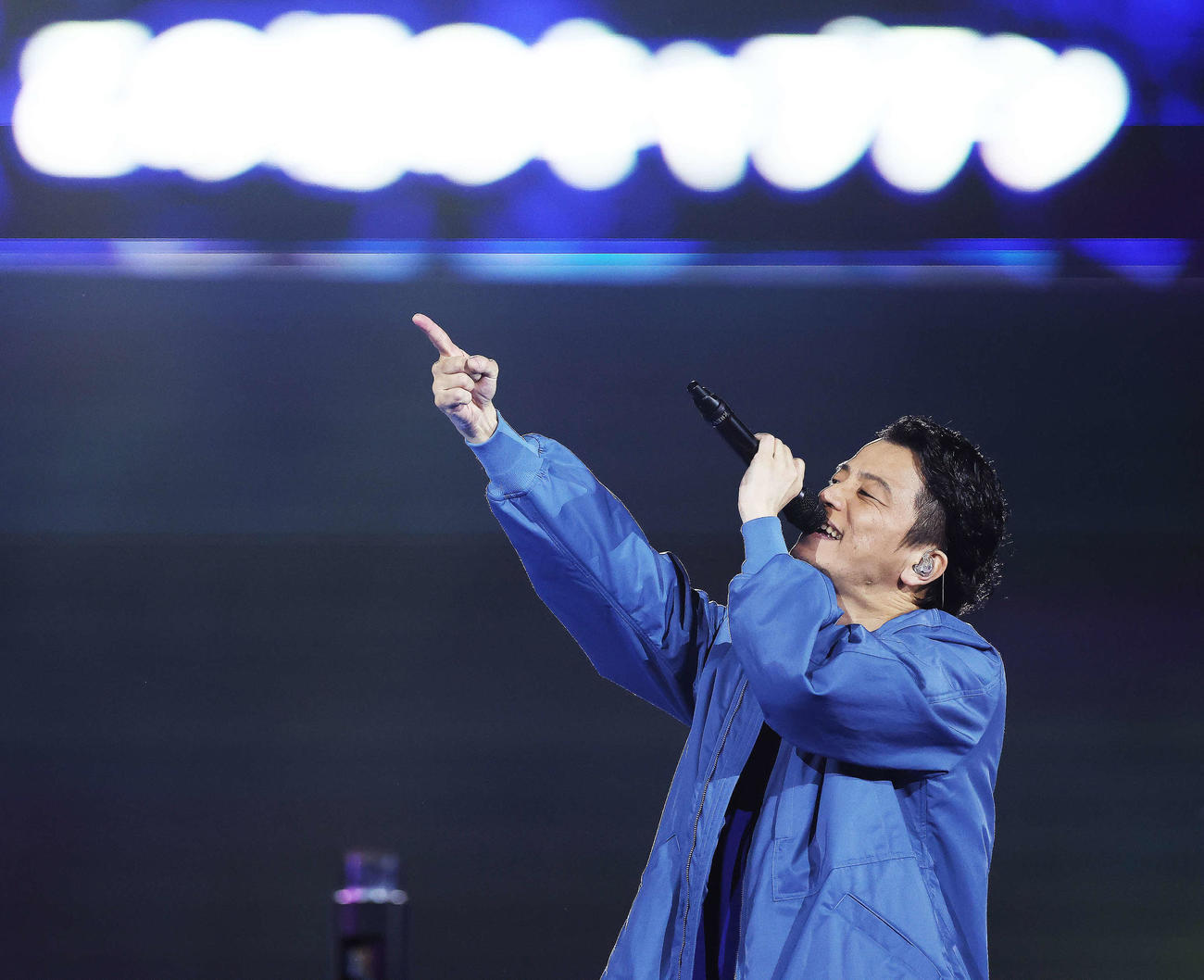 DeNA―ヤクルト戦後、ステージでライブパフォーマンスするKREVA（撮影・河田真司）