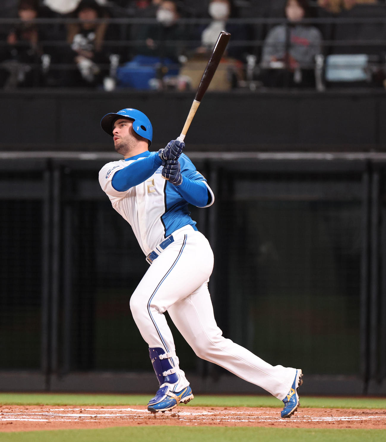 日本ハム対オリックス　2回裏日本ハム無死一塁、マルティネスは左越え2点本塁打を放つ（撮影・佐藤翔太）