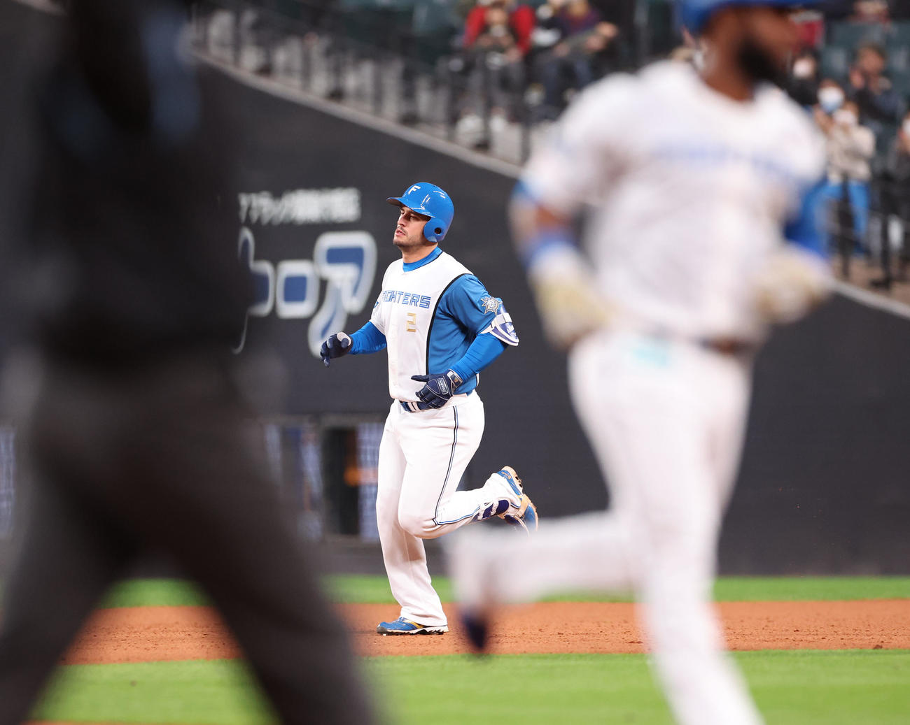 日本ハム対オリックス　2回裏日本ハム無死一塁、マルティネスは左越え2点本塁打を放つ（撮影・佐藤翔太）
