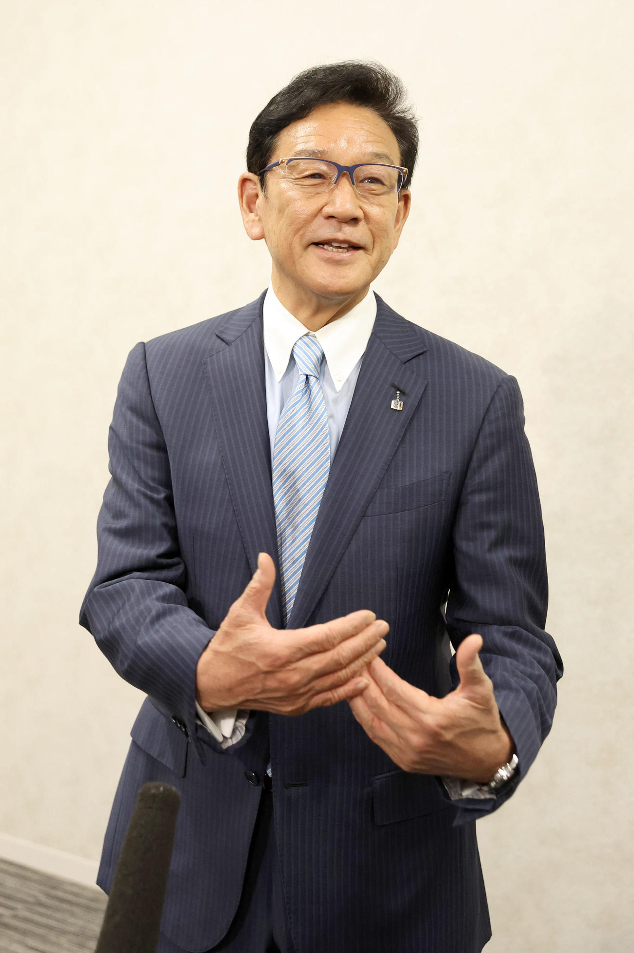 紫綬褒章受賞取材に応じる侍ジャパン栗山監督（代表撮影）