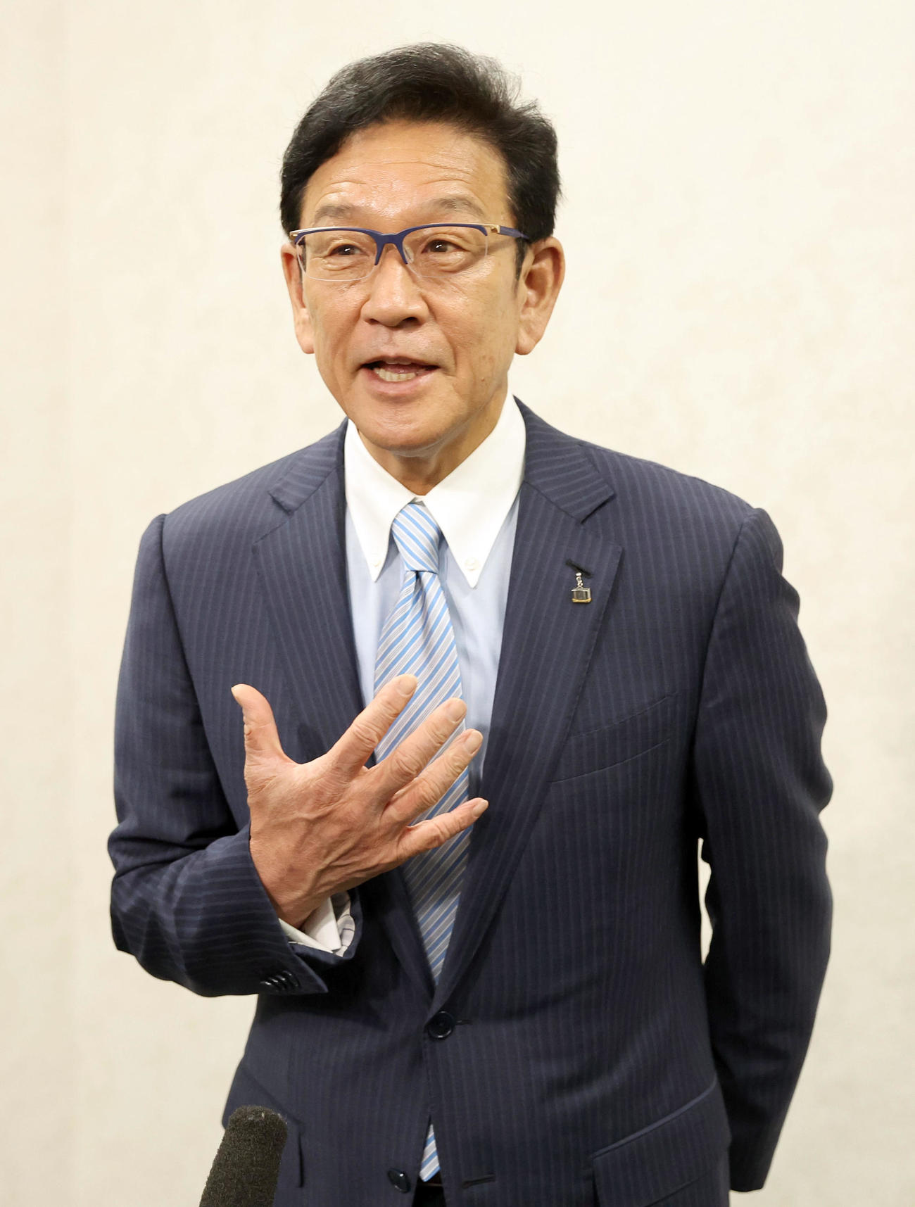 紫綬褒章受賞取材に応じる侍ジャパン栗山監督（代表撮影）