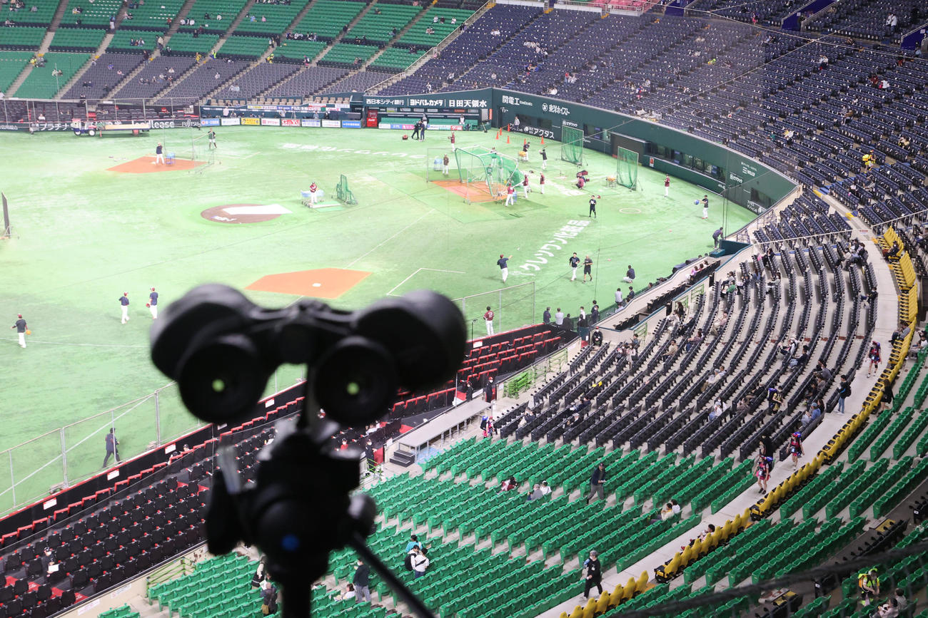 5月2日にオープンするスーパーボックス「ホークスヒストリールーム」、テラスには双眼鏡も設置（撮影・梅根麻紀）