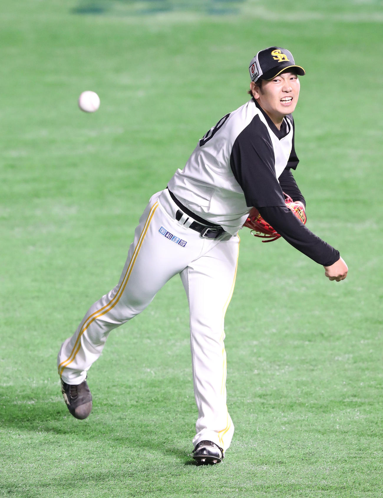 キャッチボールで調整する石川（2023年4月25日撮影）