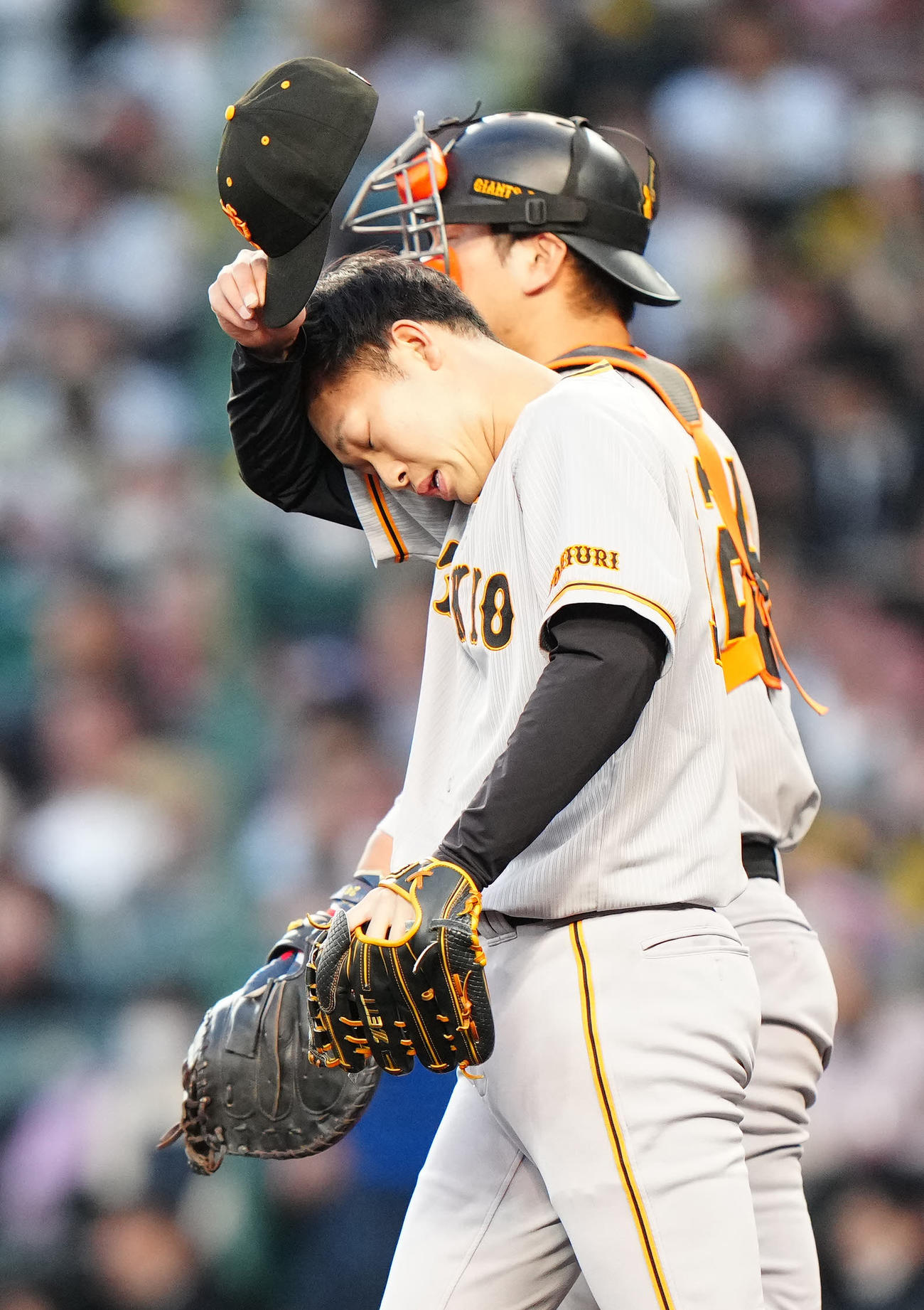 阪神対巨人　2回裏阪神1死二、三塁、坂本に先制適時打を浴びた山崎伊（撮影・江口和貴）