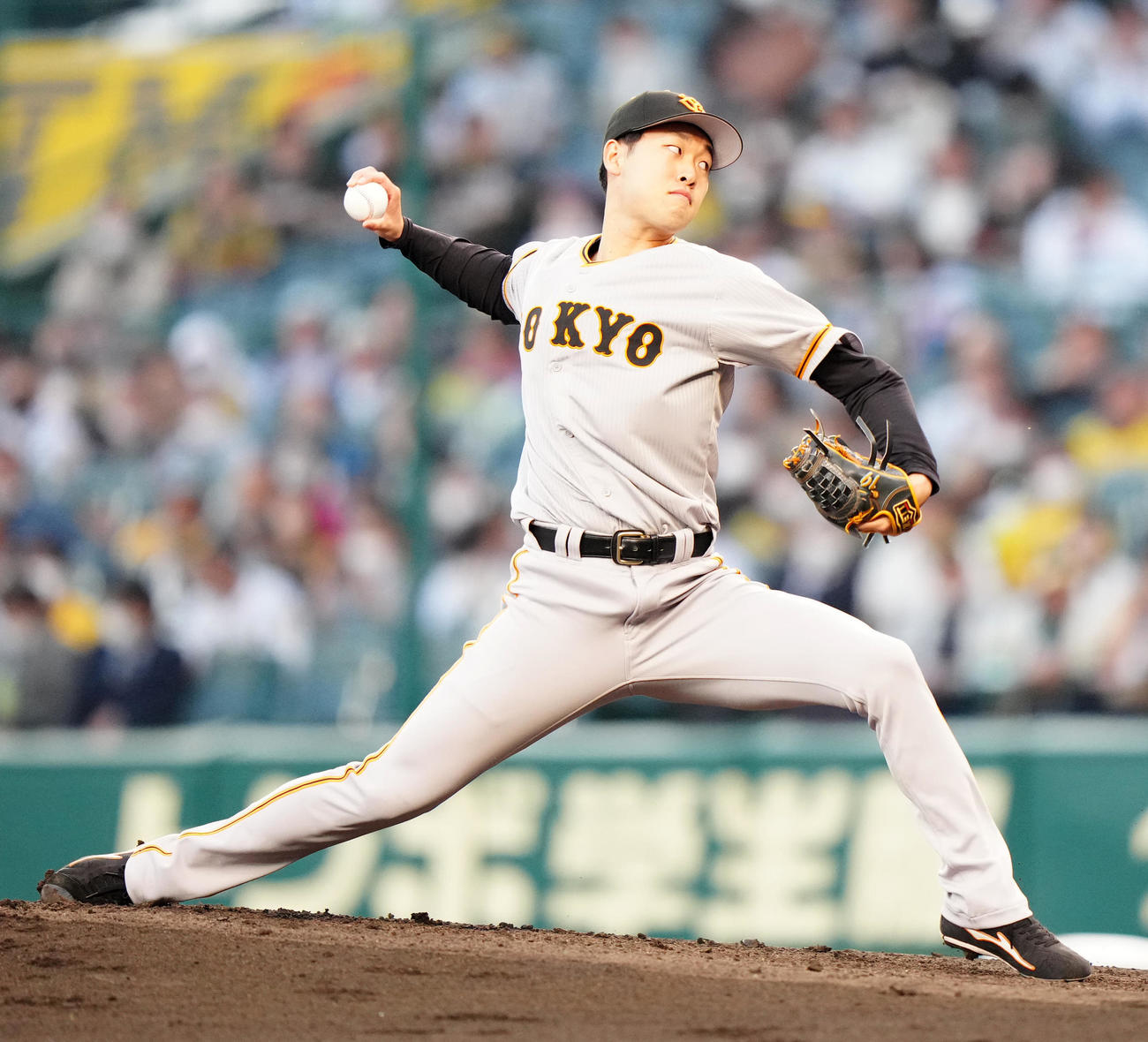 阪神対巨人　巨人先発の山崎伊（撮影・江口和貴）