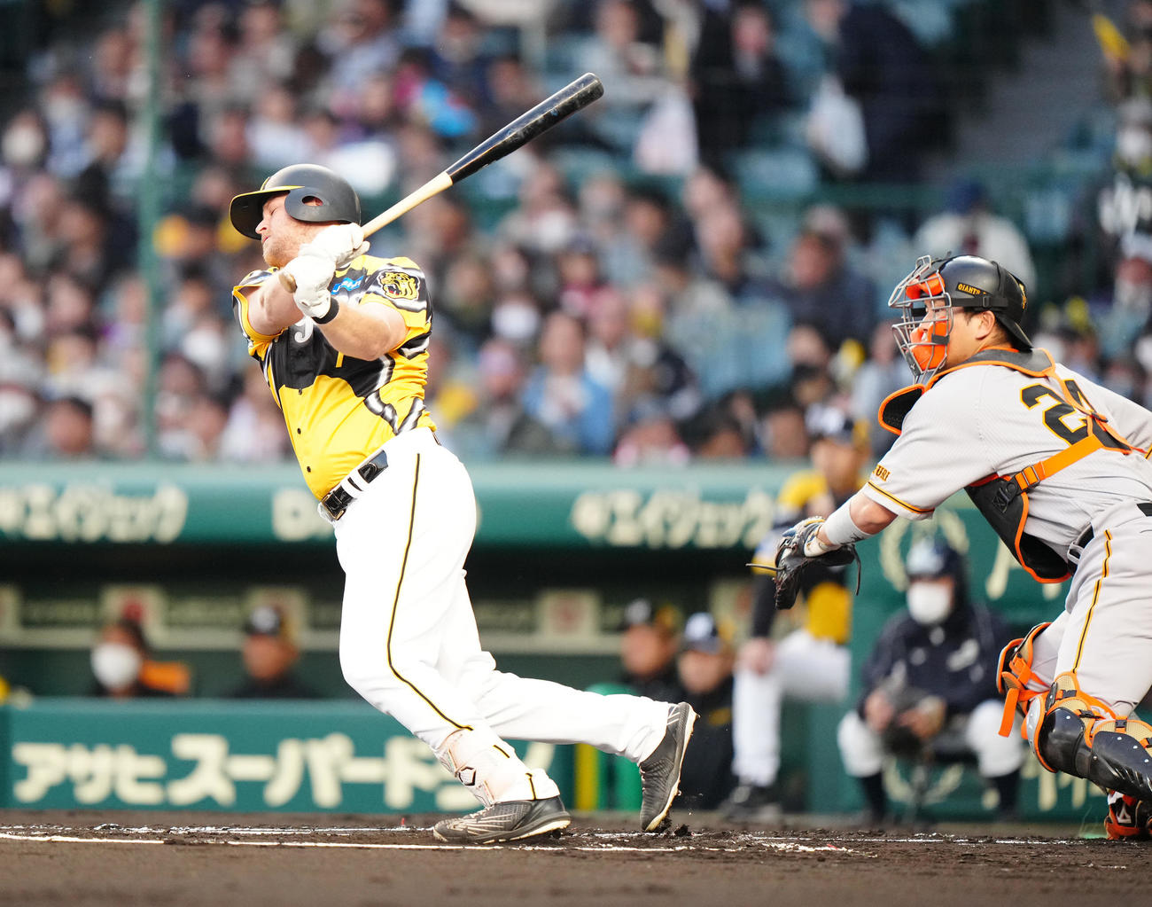 阪神対巨人　1回裏阪神1死一塁、併殺に倒れるノイジー（撮影・江口和貴）