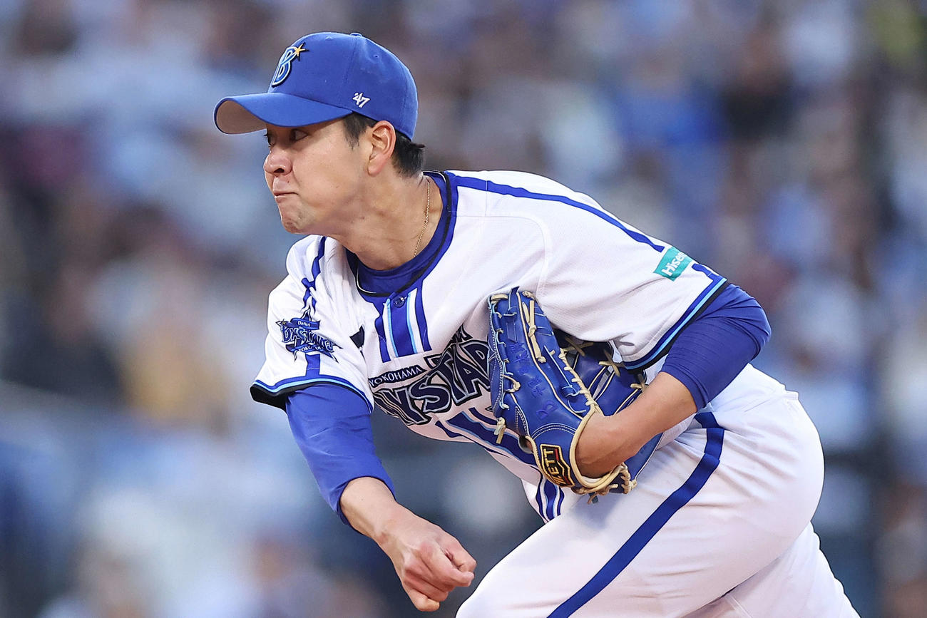 DeNA対ヤクルト　2回表、力投する平良（撮影・河田真司）