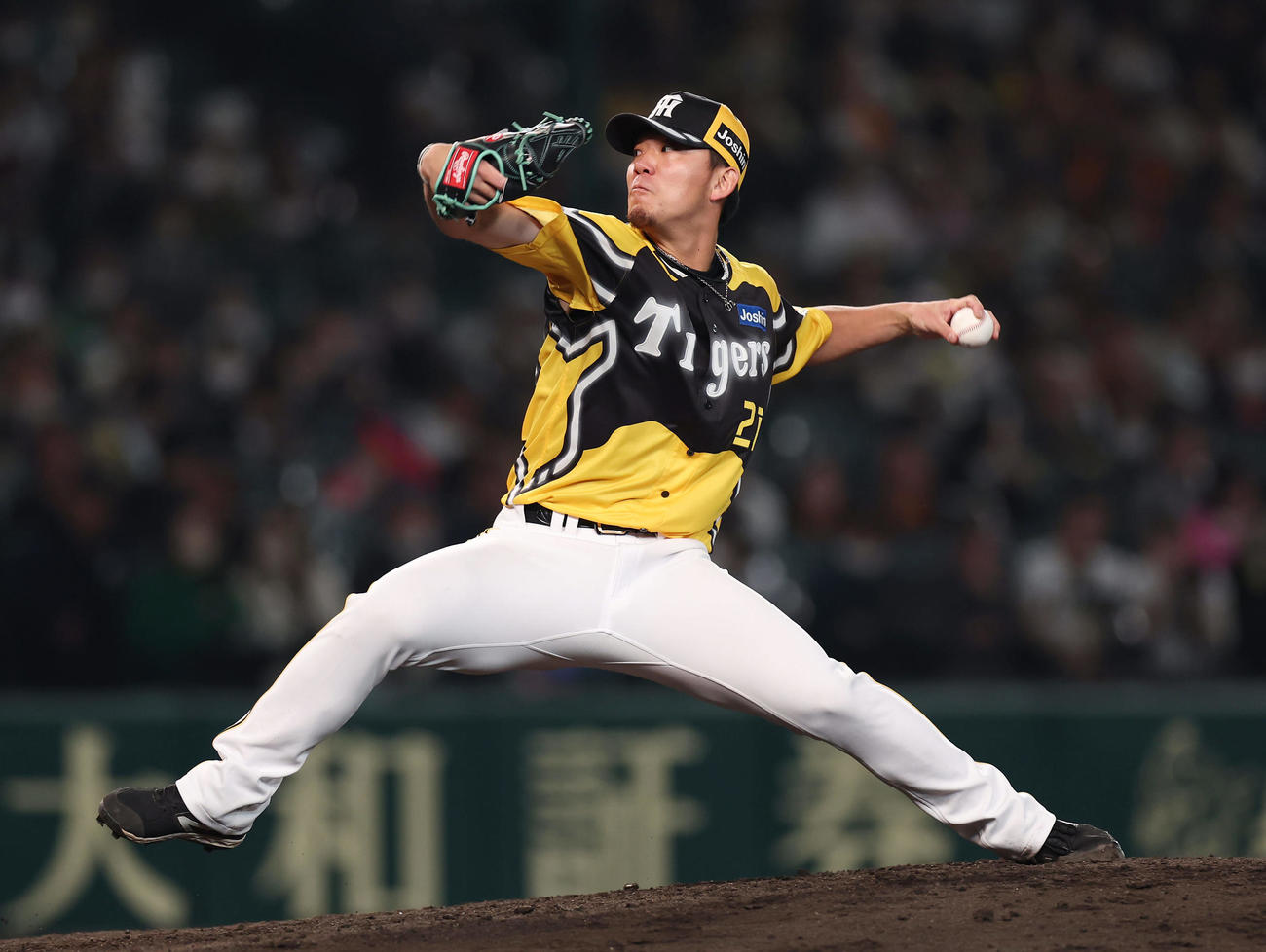 阪神対巨人　力投する阪神先発の伊藤将（撮影・前田充）