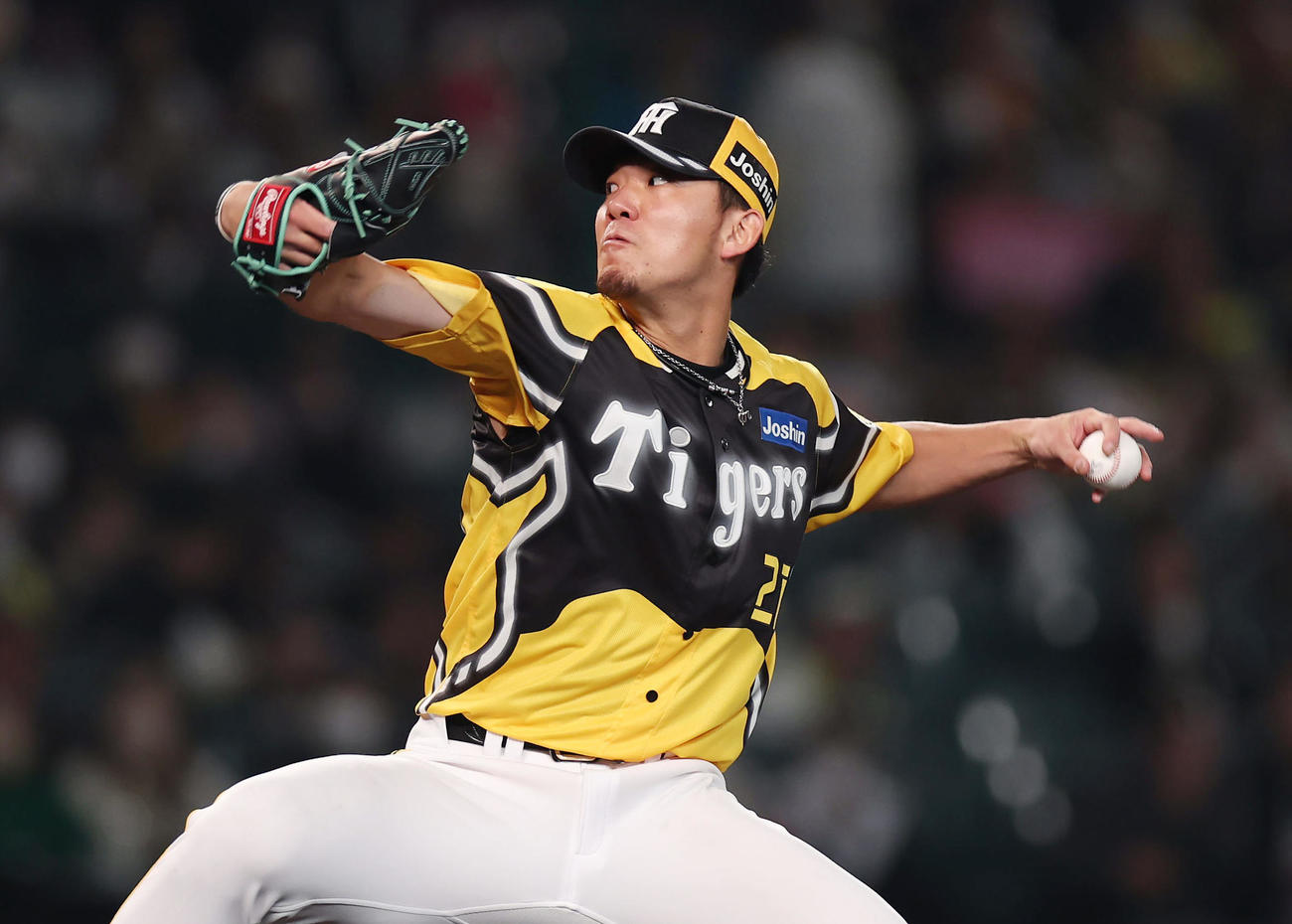 阪神対巨人　力投する阪神先発の伊藤将（撮影・前田充）