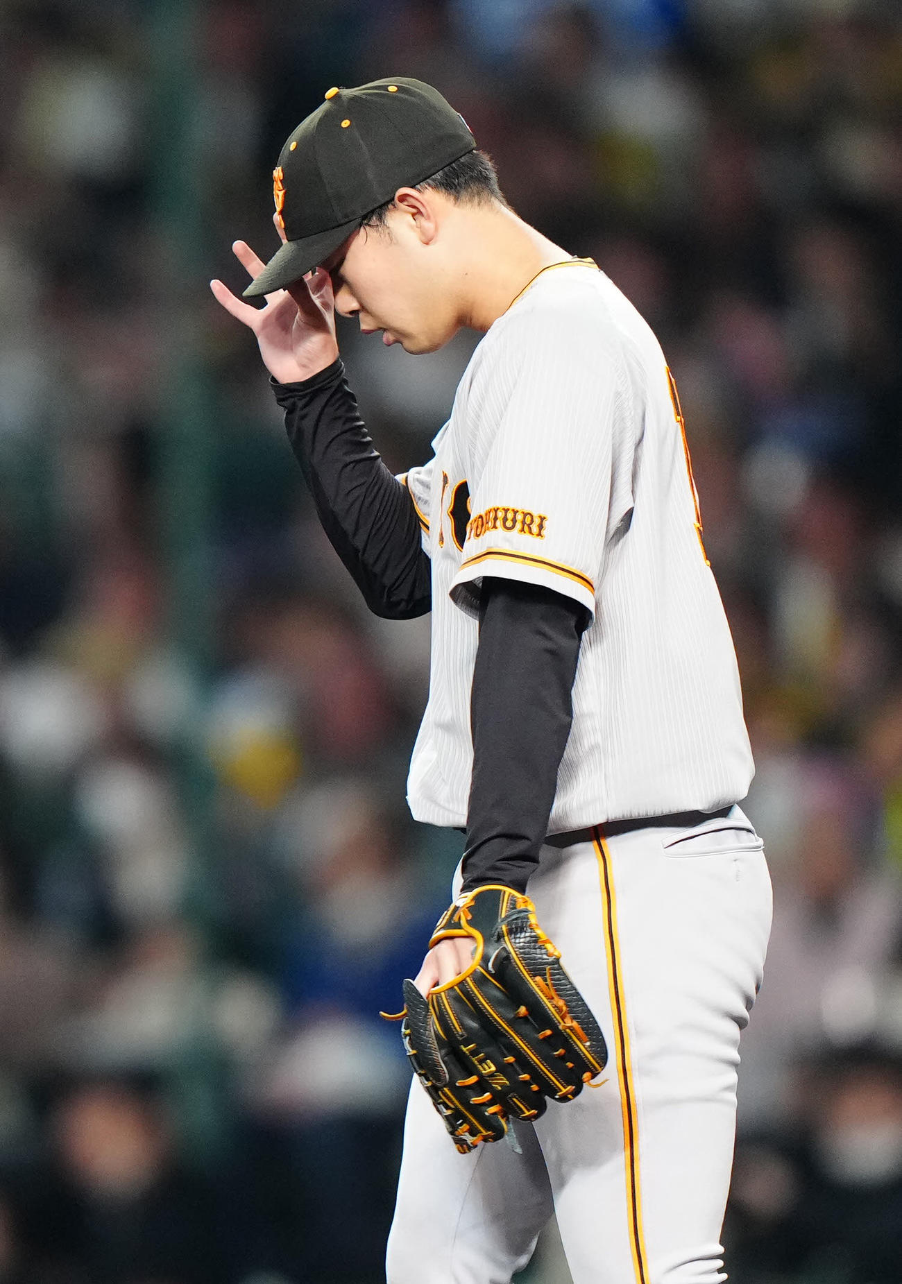 阪神対巨人　3回裏阪神無死満塁、井上に2点適時二塁打を浴びた山崎伊（撮影・江口和貴）