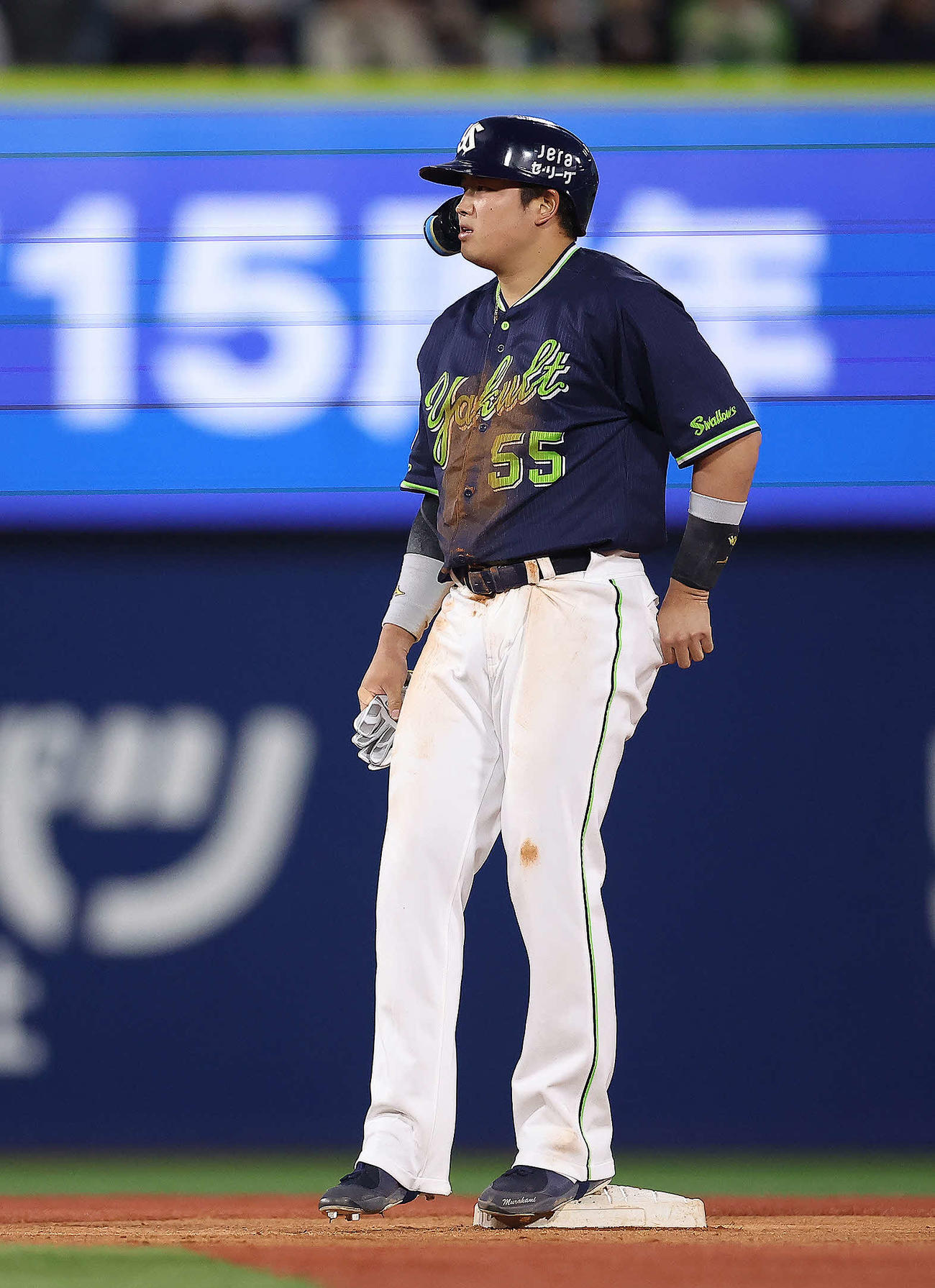 DeNA対ヤクルト　4回表ヤクルト2死、二塁内野安打を放ち、牧が一塁に悪送球し二塁に進塁する村上（撮影・河田真司）