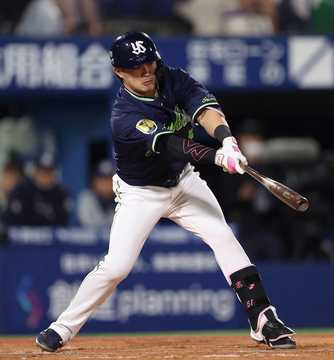 DeNA対ヤクルト　5回表ヤクルト2死一塁、右前打を放つ浜田（撮影・河田真司）
