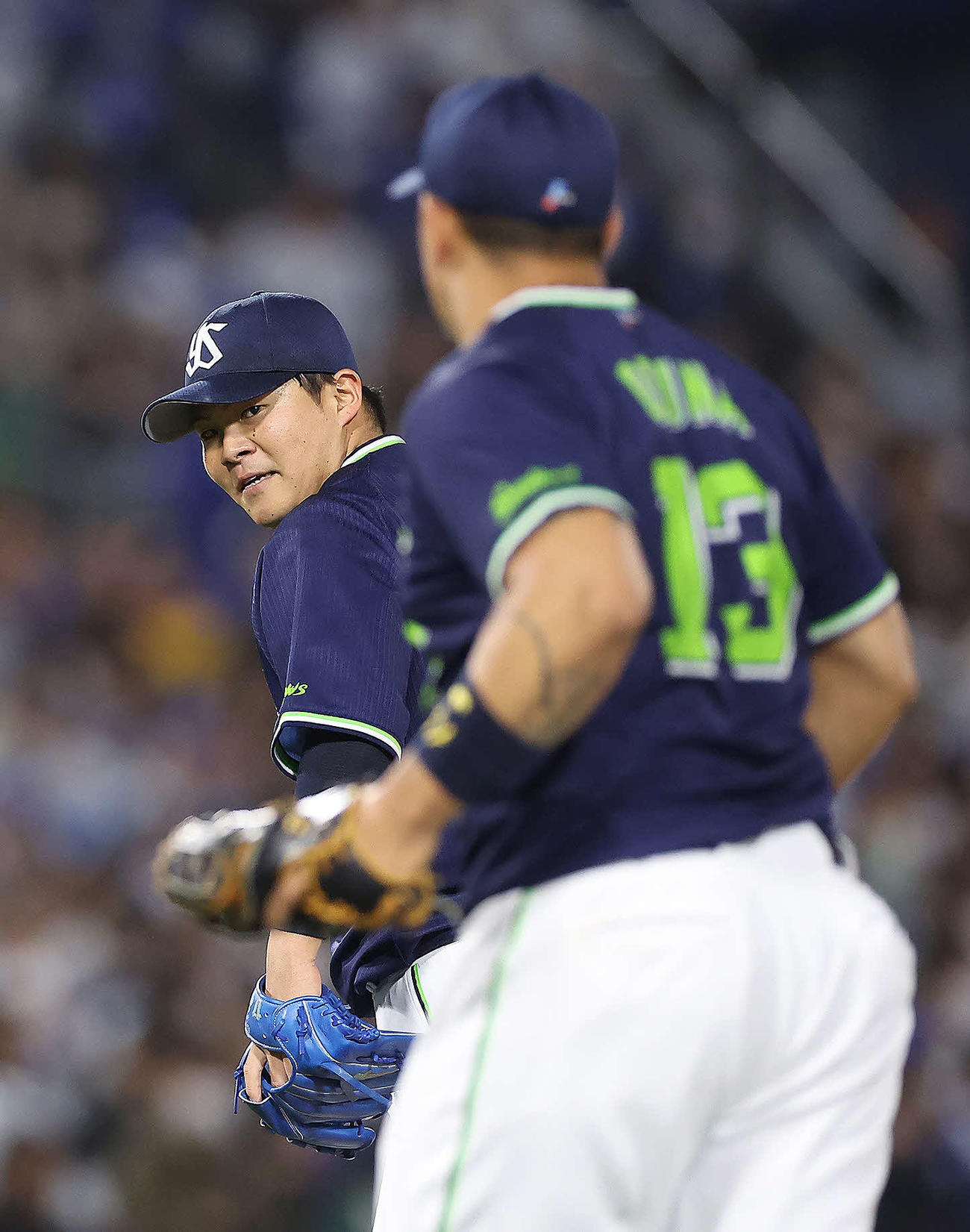 DeNA対ヤクルト　8回裏を抑えベンチに戻る清水（撮影・河田真司）