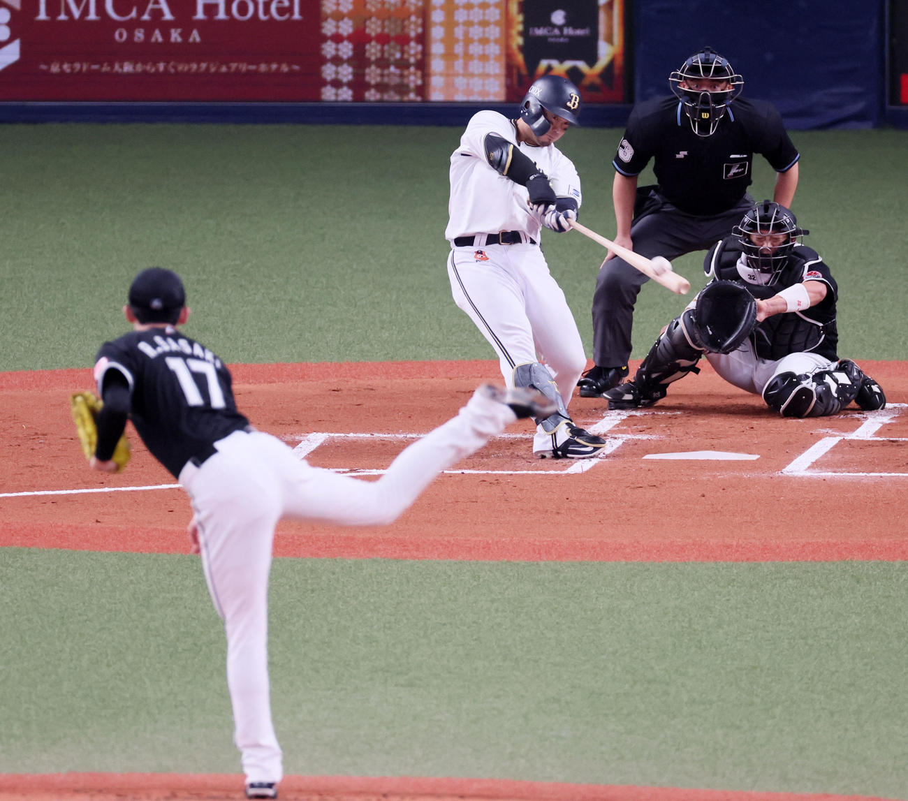 オリックス対ロッテ　1回裏オリックス2死二塁、森は右線へ適時二塁打を放つ。投手は佐々木朗（撮影・加藤哉）