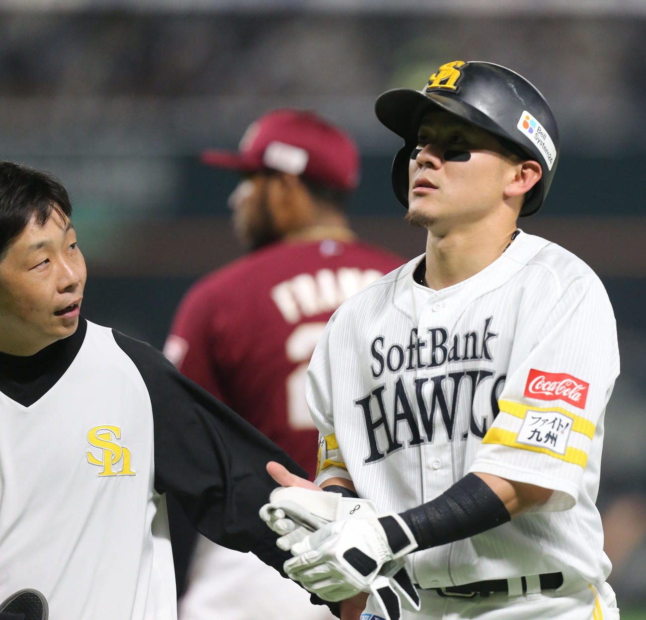 ソフトバンク対楽天　6回に途中交代する牧原大成（2023年4月27日撮影）