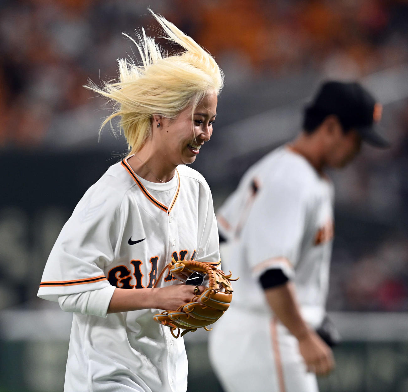 始球式を務めた女子プロスケートボーダーの西村碧莉（撮影・たえ見朱実）