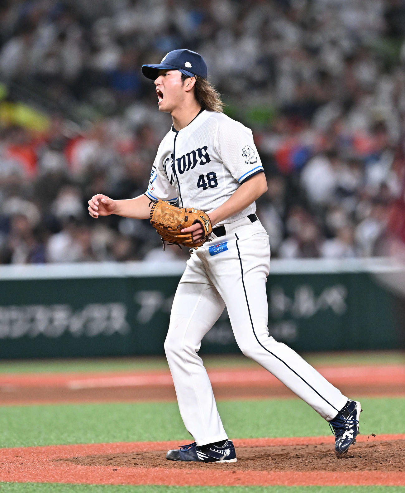 西武対楽天　6回表楽天2死二塁、辰己を空振り三振に仕留め雄たけびを上げる今井（撮影・滝沢徹郎）